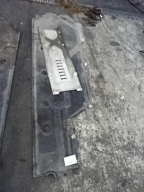 PLASTIEKE BESCHERMPLAAT ONDER AUTO LINKS Porsche PANAMERA (970) 09 - 16