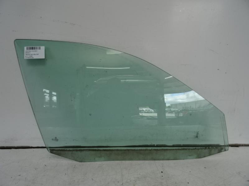 VITRE DE PORTE AVANT DROITE Vw GOLF IV 11/97 - 03