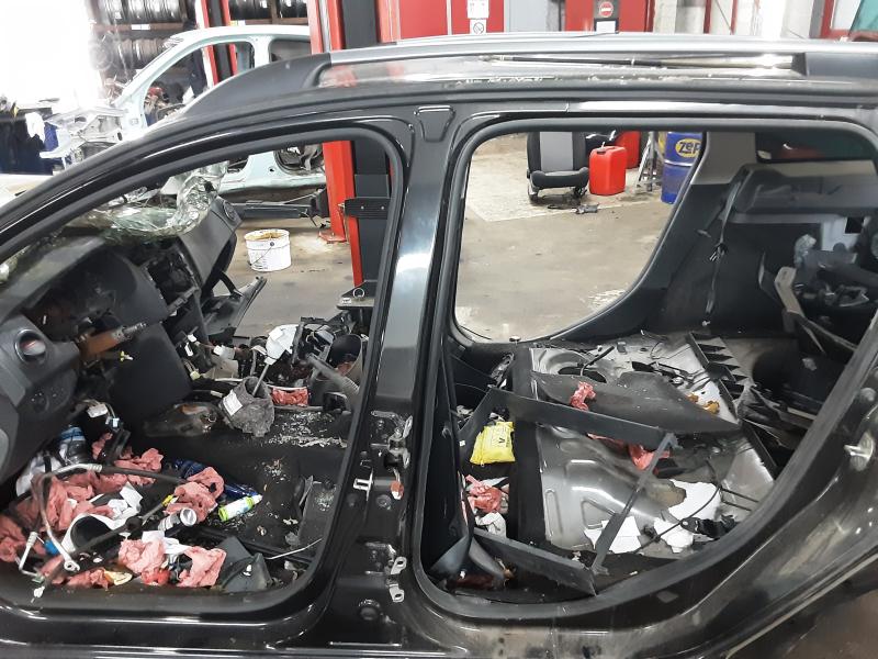 MIDDENSTIJL CENTRAAL LINKS Dacia LOGAN 12/16 - 20