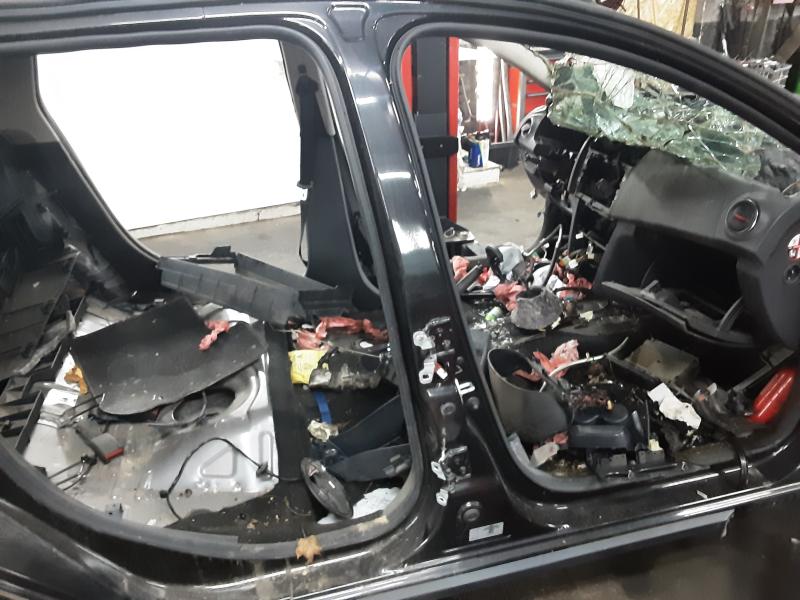 MONTANT DE PORTE COTE DROIT Dacia LOGAN 12/16 - 20