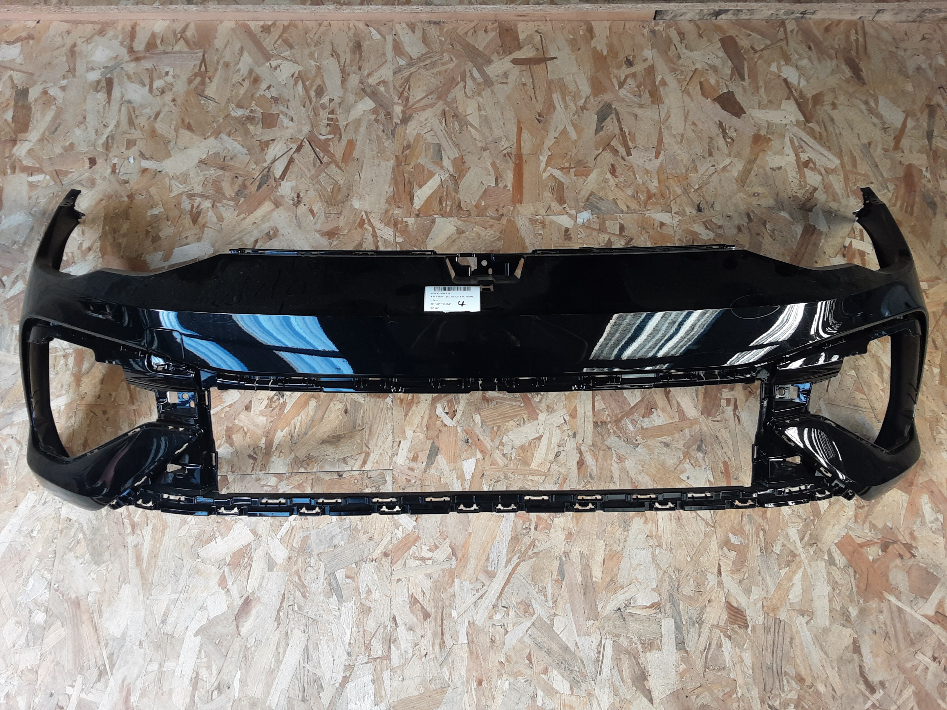VOORBUMPER Vw GOLF VIII 2/20+