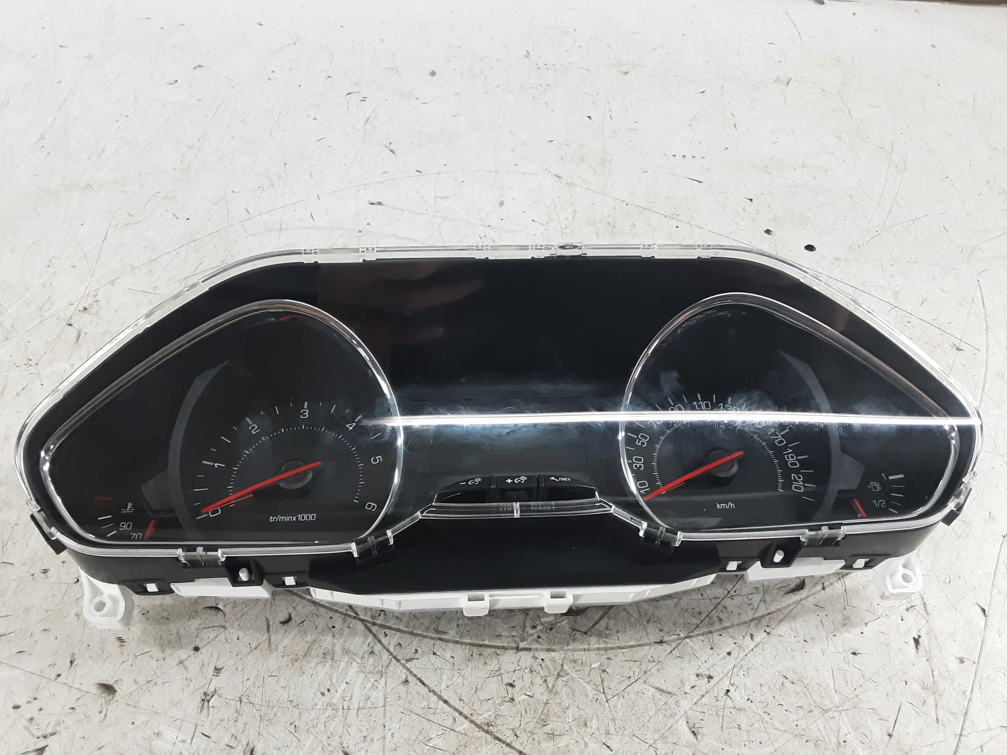 KM TELLER Peugeot 208 3/12 - 7/15