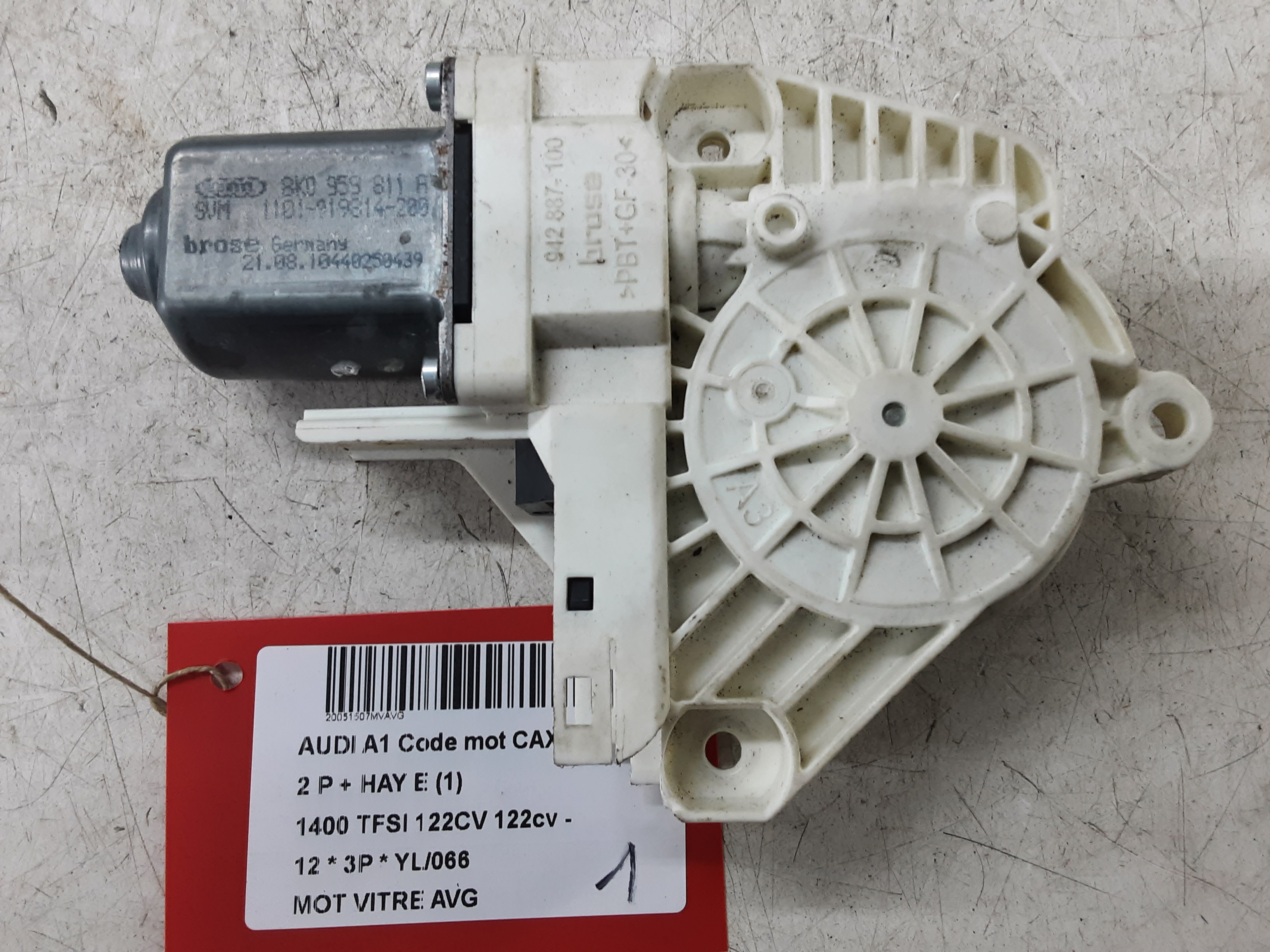 MOTEUR DE VITRE DE PORTE AVANT GAUCHE Audi A1 10-14