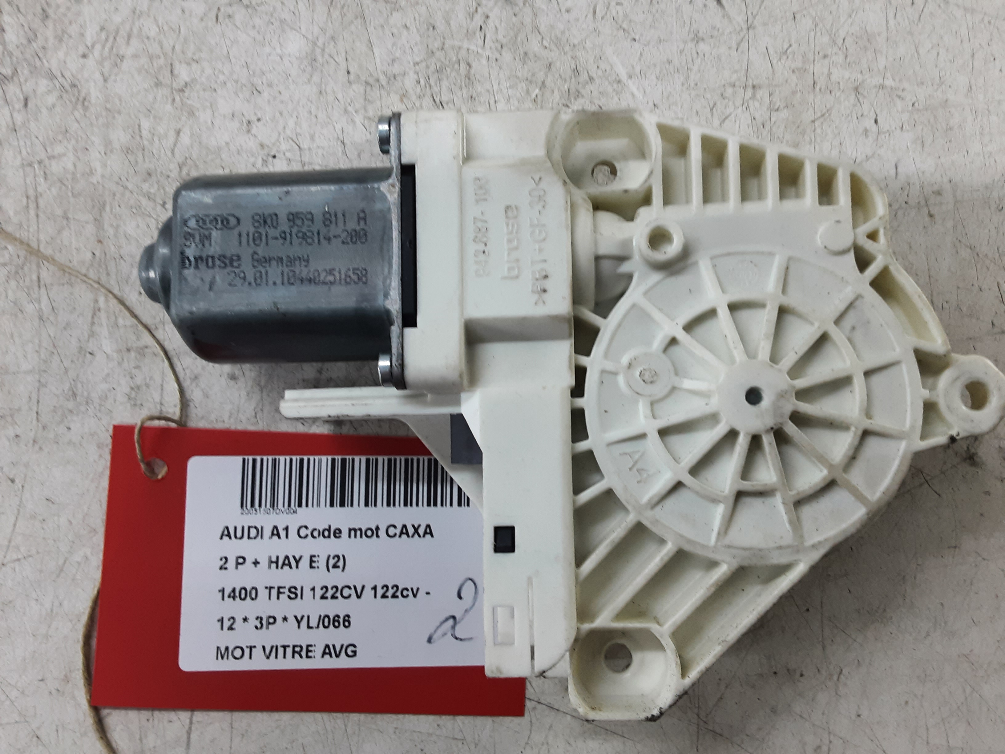 MOTEUR DE VITRE DE PORTE AVANT GAUCHE Audi A1 10-14