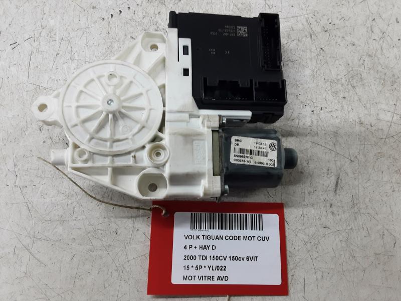 MOTEUR DE VITRE DE PORTE AVANT DROITE Vw TIGUAN (2) 07/11 - 16