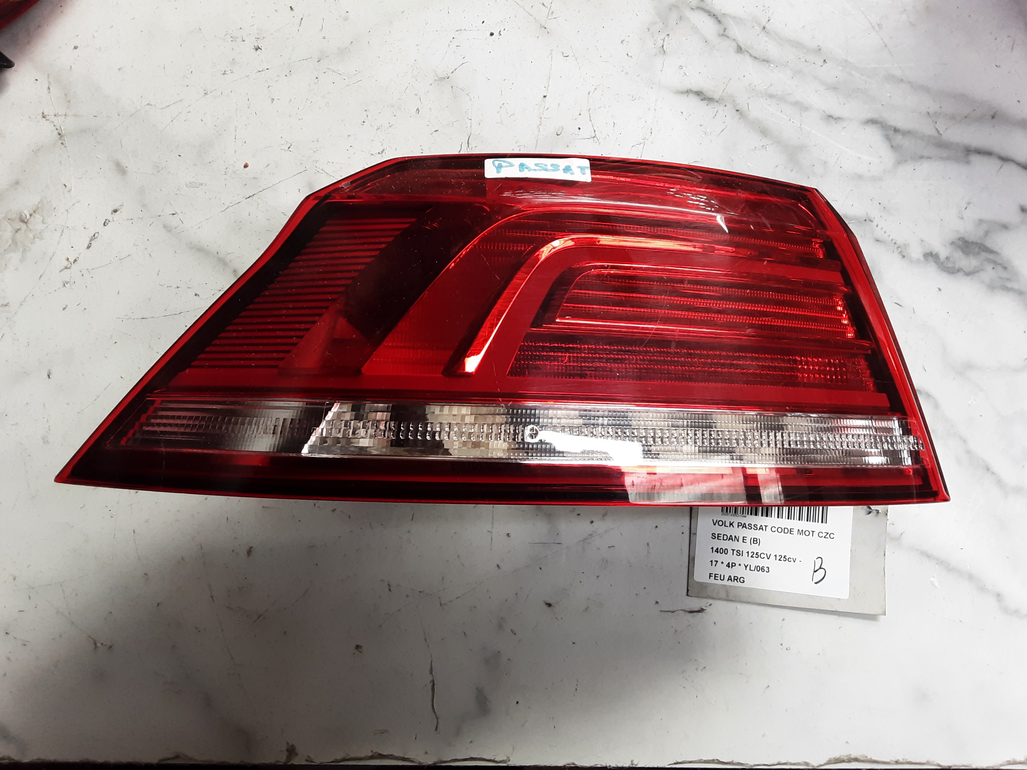 ACHTERLICHT LINKS Vw PASSAT 11/14 - 19
