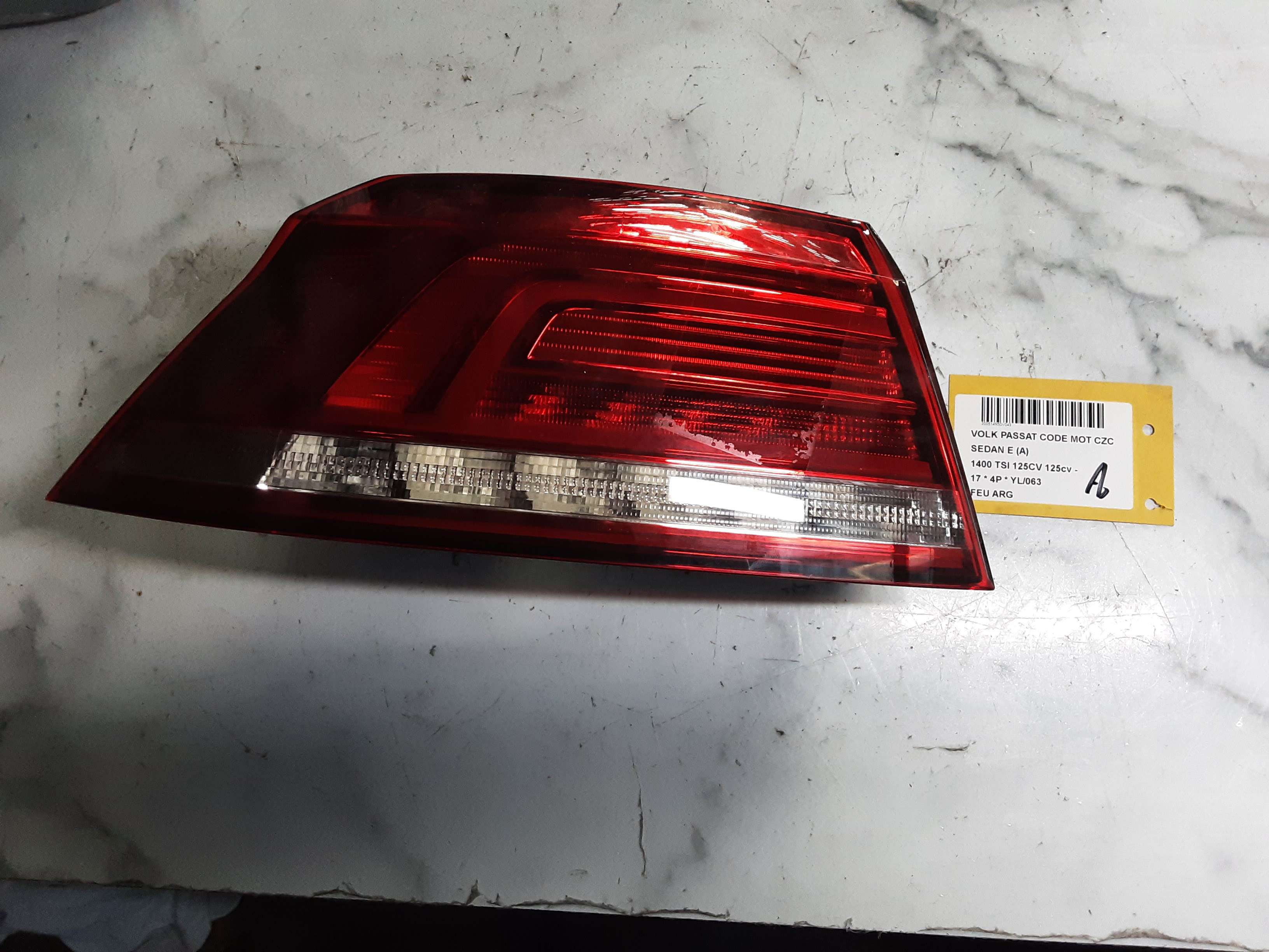 ACHTERLICHT LINKS Vw PASSAT 11/14 - 19