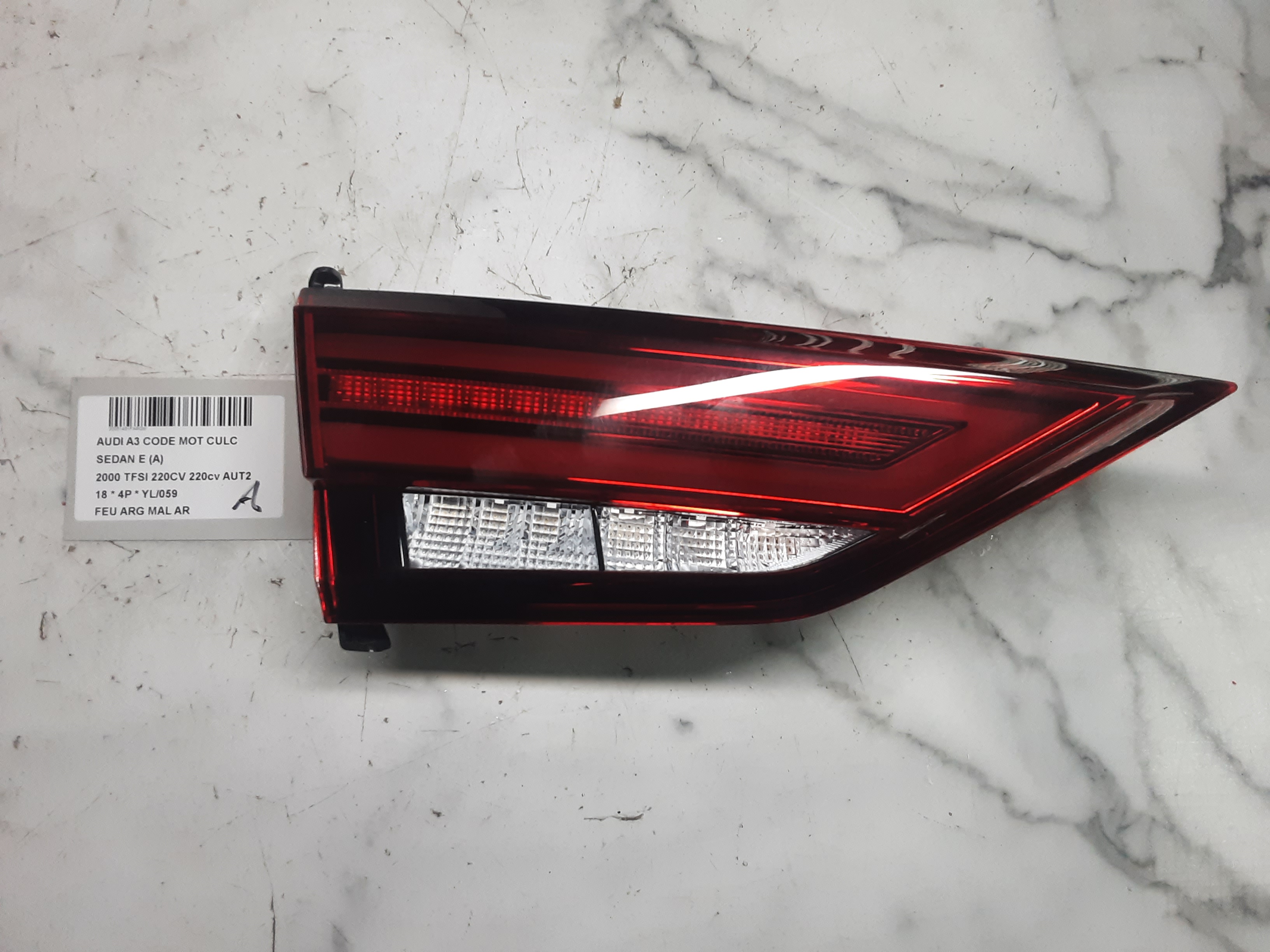FEU ARRIERE GAUCHE DE MALLE ARRIERE Audi A3 4D 4/16 - 20