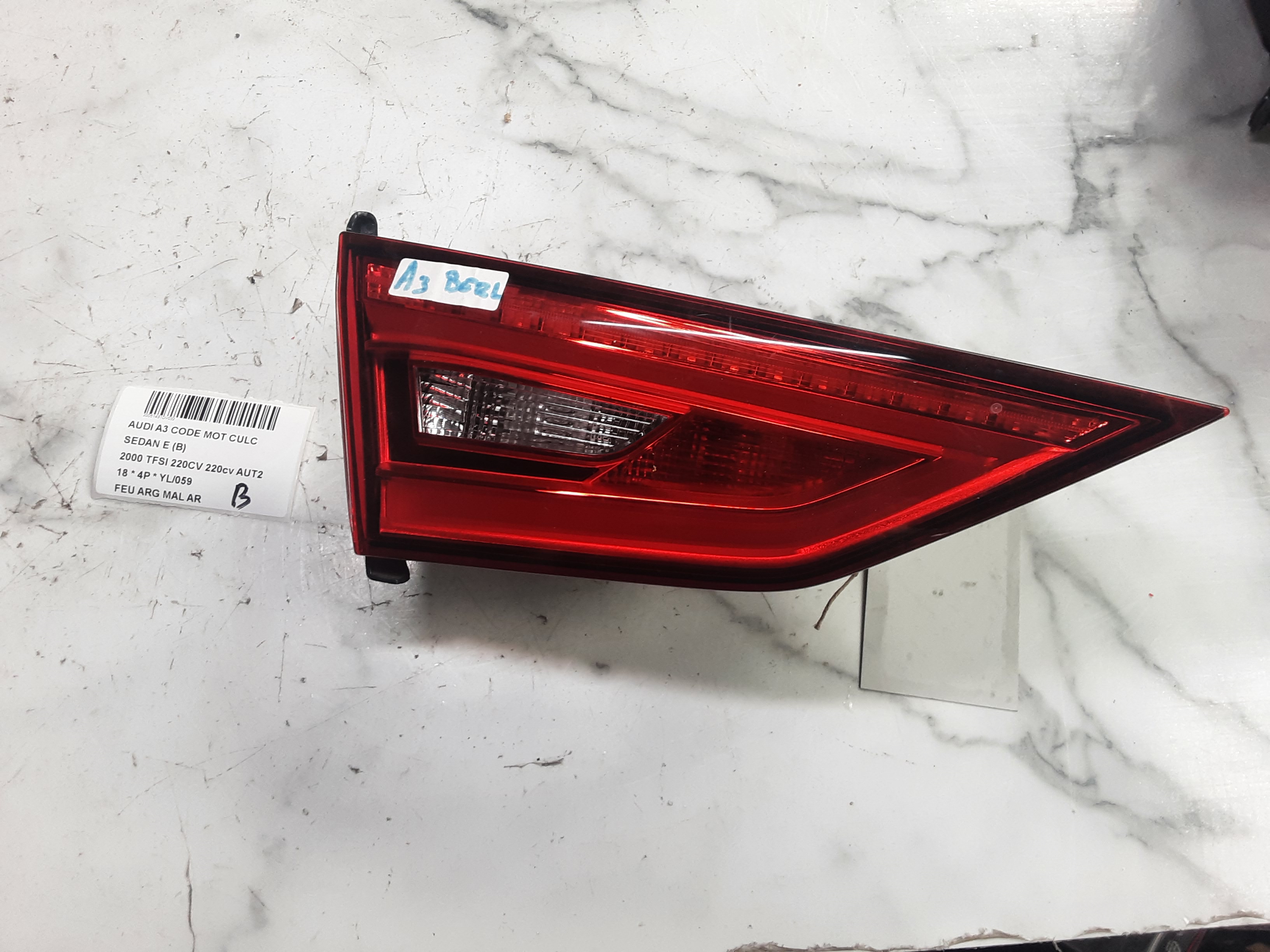 FEU ARRIERE GAUCHE DE MALLE ARRIERE Audi A3 4D 4/16 - 20