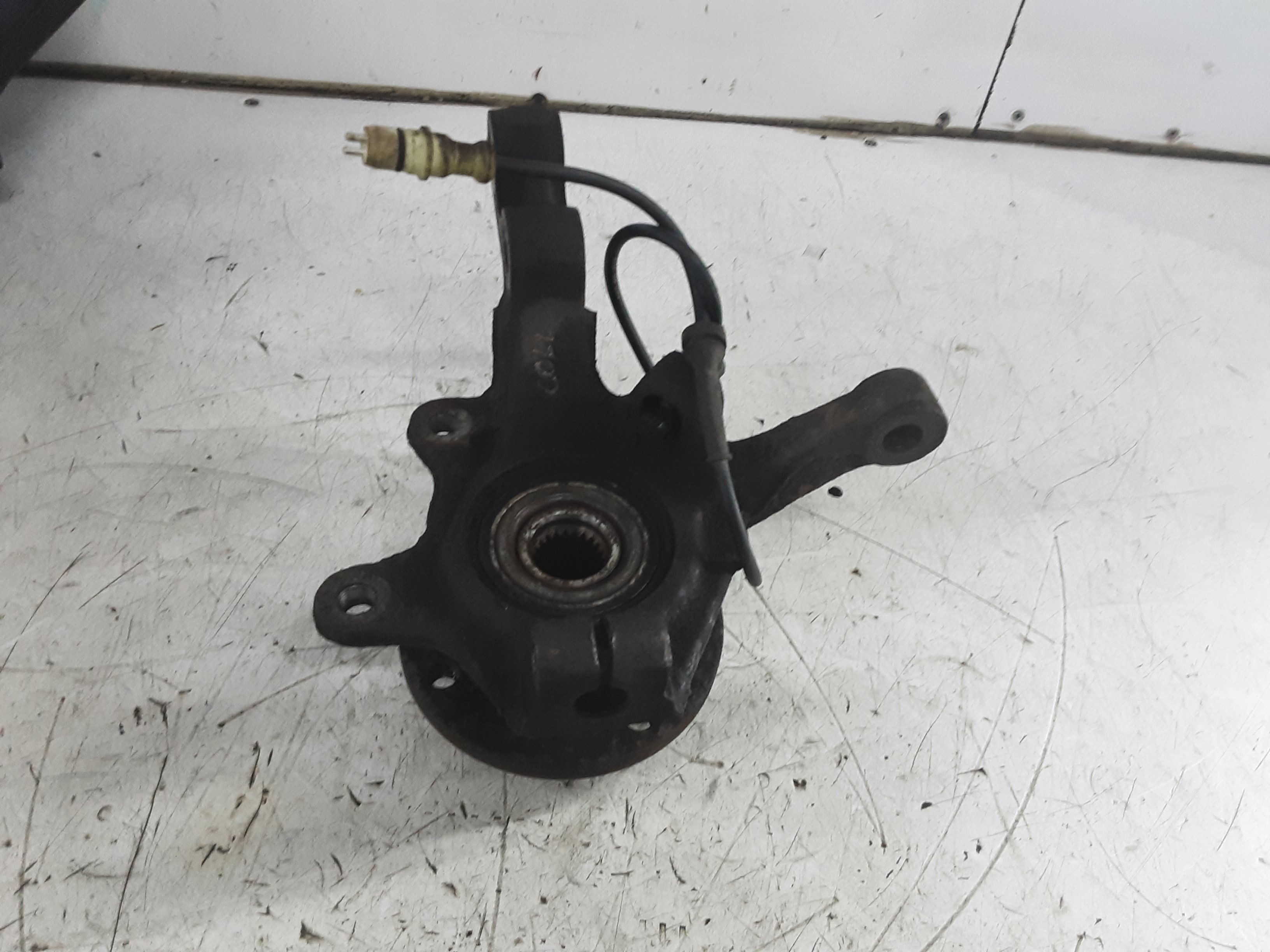 WIELNAAF VOOR RECHTS Renault CLIO CAMPUS 9/05 - 12