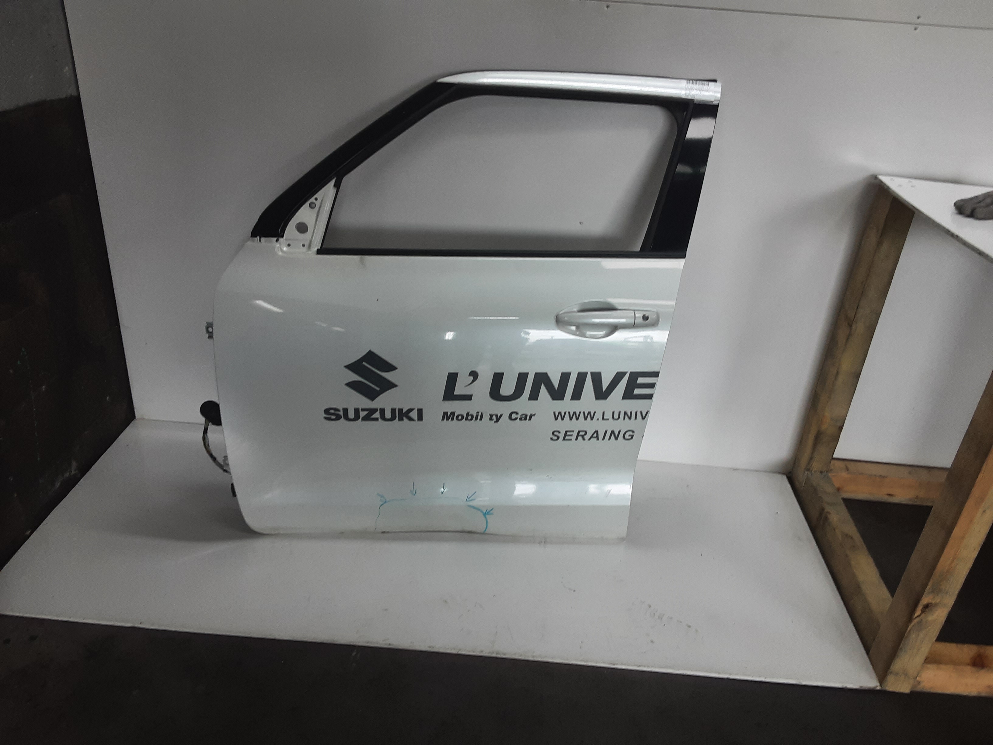 DEUR VOOR LINKS Suzuki SWIFT 4/17+