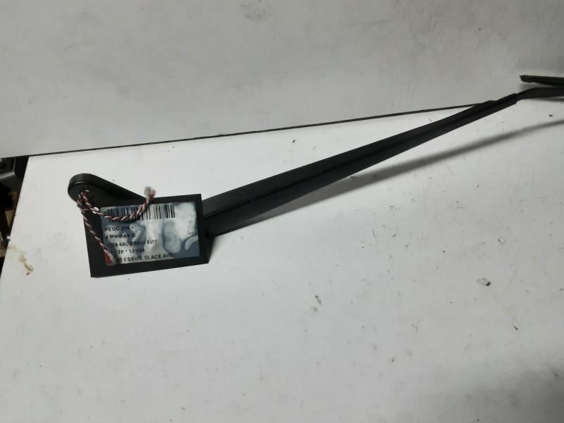 RUITENWISSERARM RECHTS VOOR Peugeot 206+ 09+