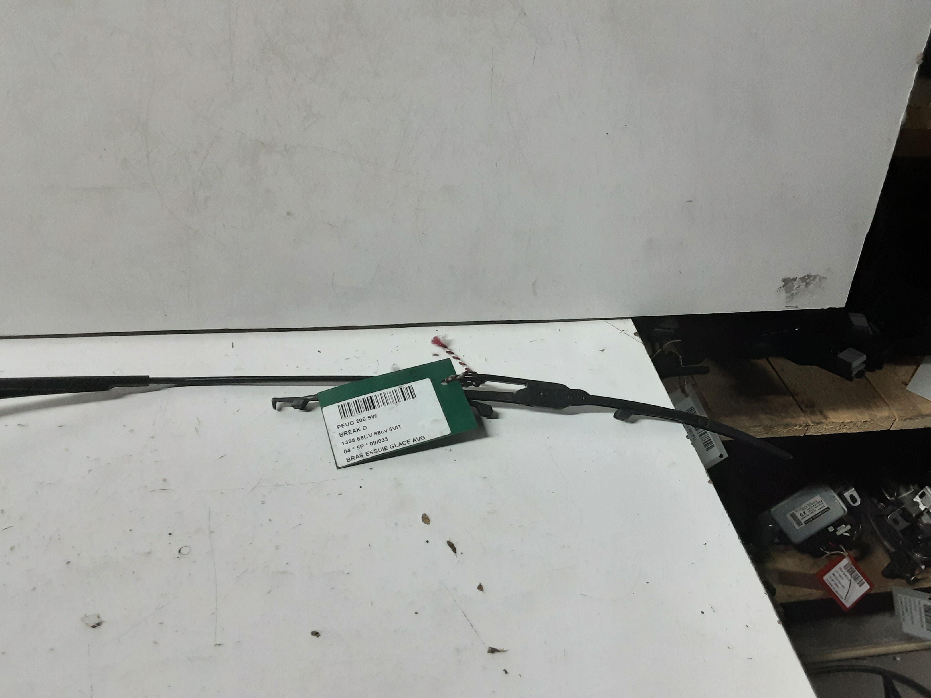 RUITENWISSERARM LINKS VOOR Peugeot 206 - 2/09