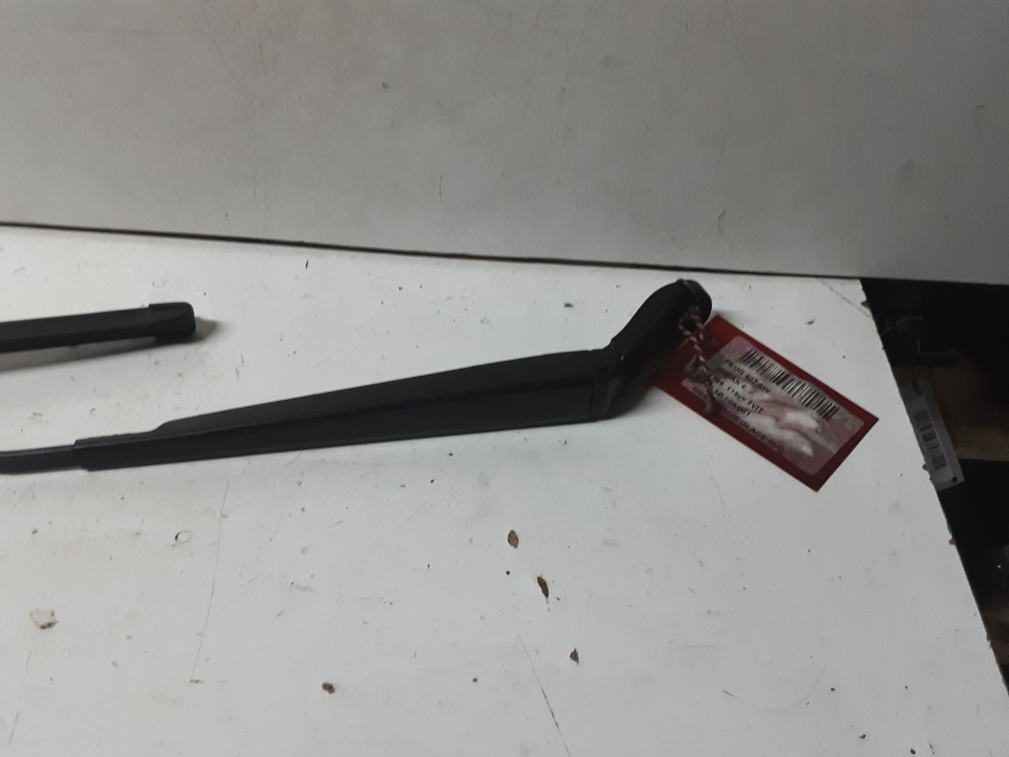 RUITENWISSERARM LINKS VOOR Peugeot 407 5/2004+