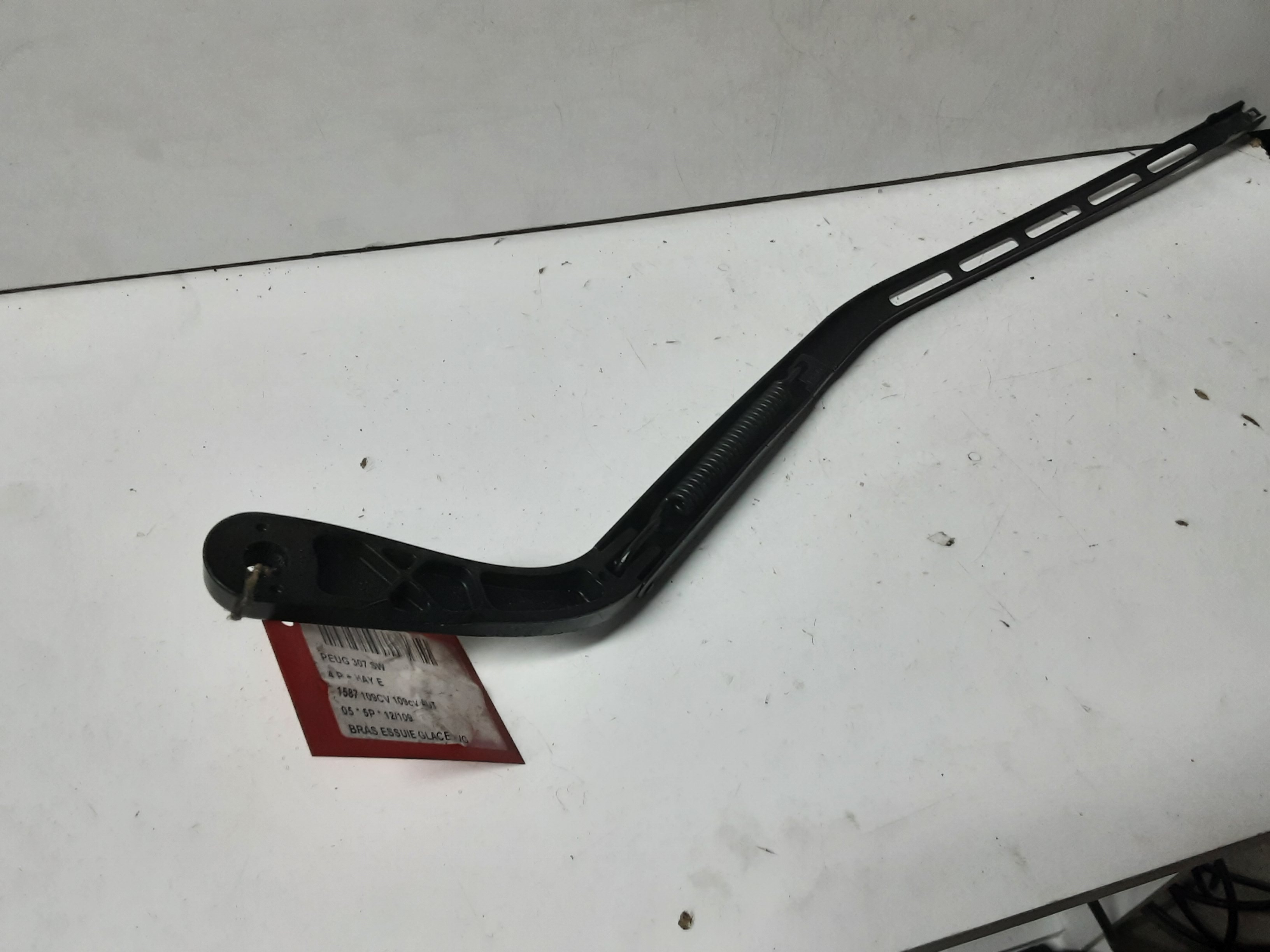 RUITENWISSERARM LINKS VOOR Peugeot 307 8/00 - 6/05