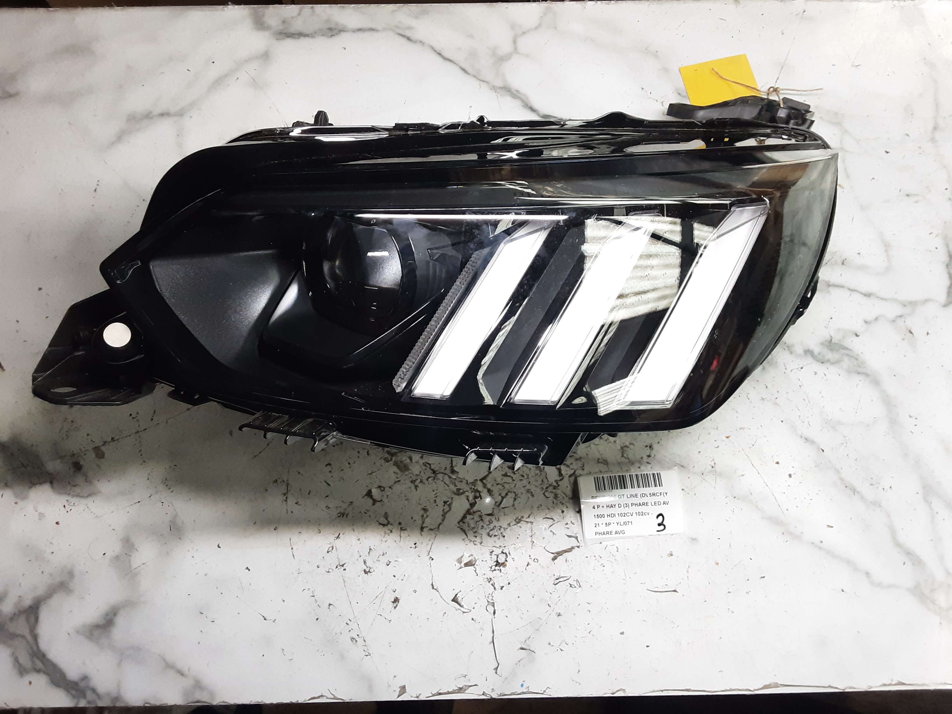 PHARE AVANT GAUCHE Peugeot 208 6/19+