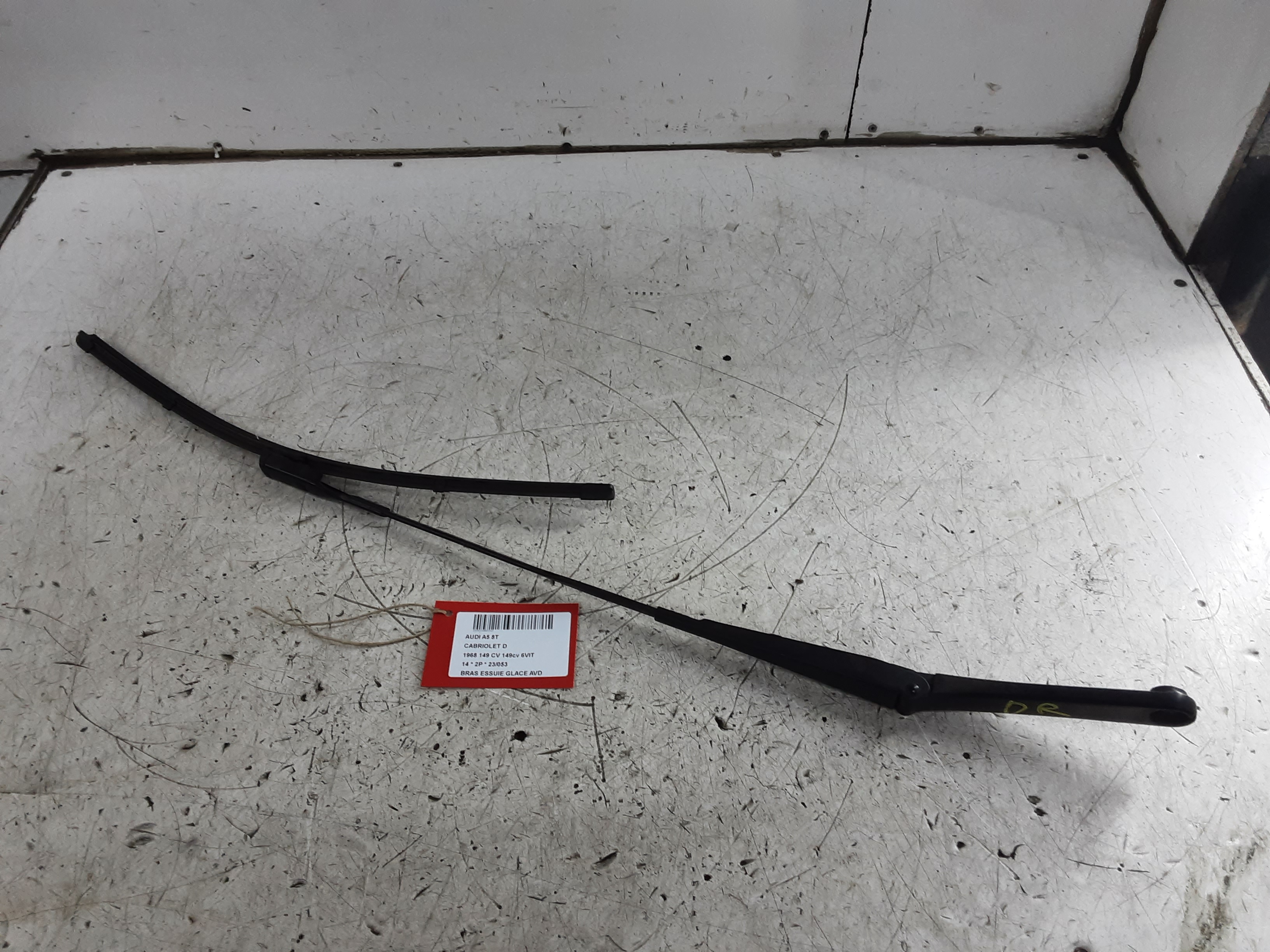 BRAS D&#039;ESSUIE-GLACE AVANT DROIT Audi A5 CABRIO 8/11 - 12/16