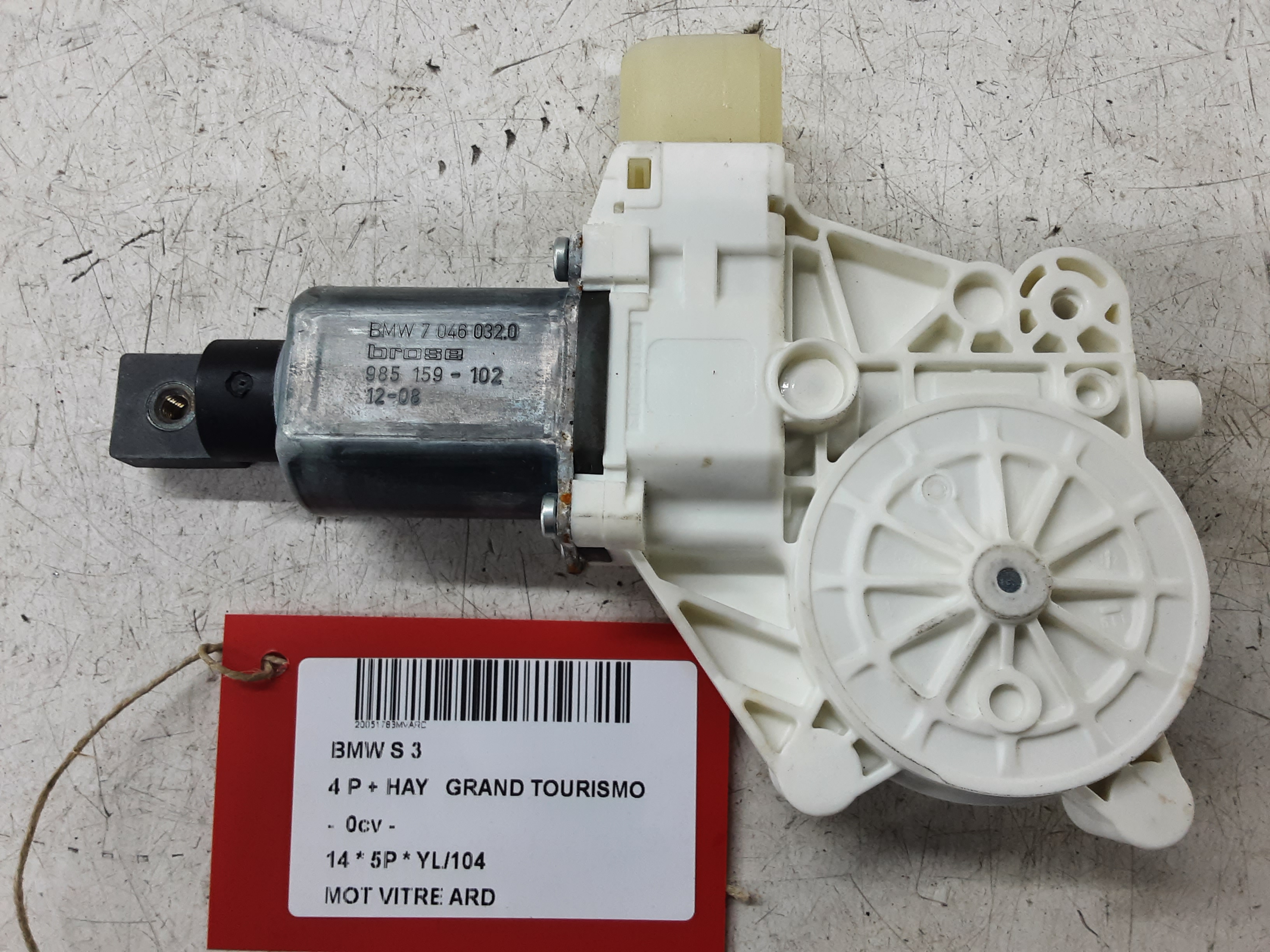 MOTEUR DE VITRE DE PORTE ARRIERE DROITE Bmw 3 GT F34 05/13 - 19 MOTEUR DE VITRE DE PORTE ARRIERE DROITE Bmw 3 GT F34 05/13 - 19
