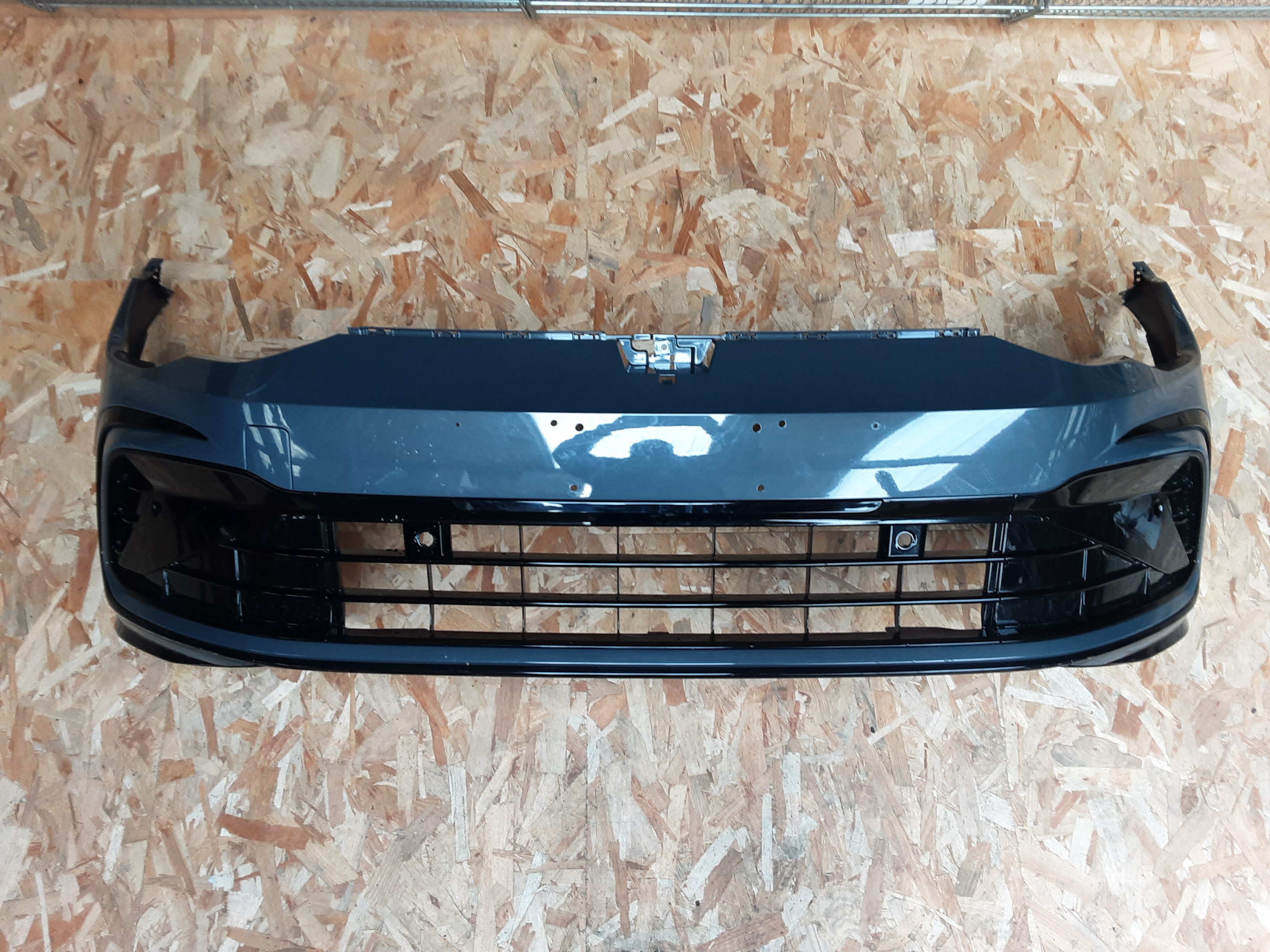 VOORBUMPER Vw GOLF VIII 2/20+ VOORBUMPER Vw GOLF VIII 2/20+