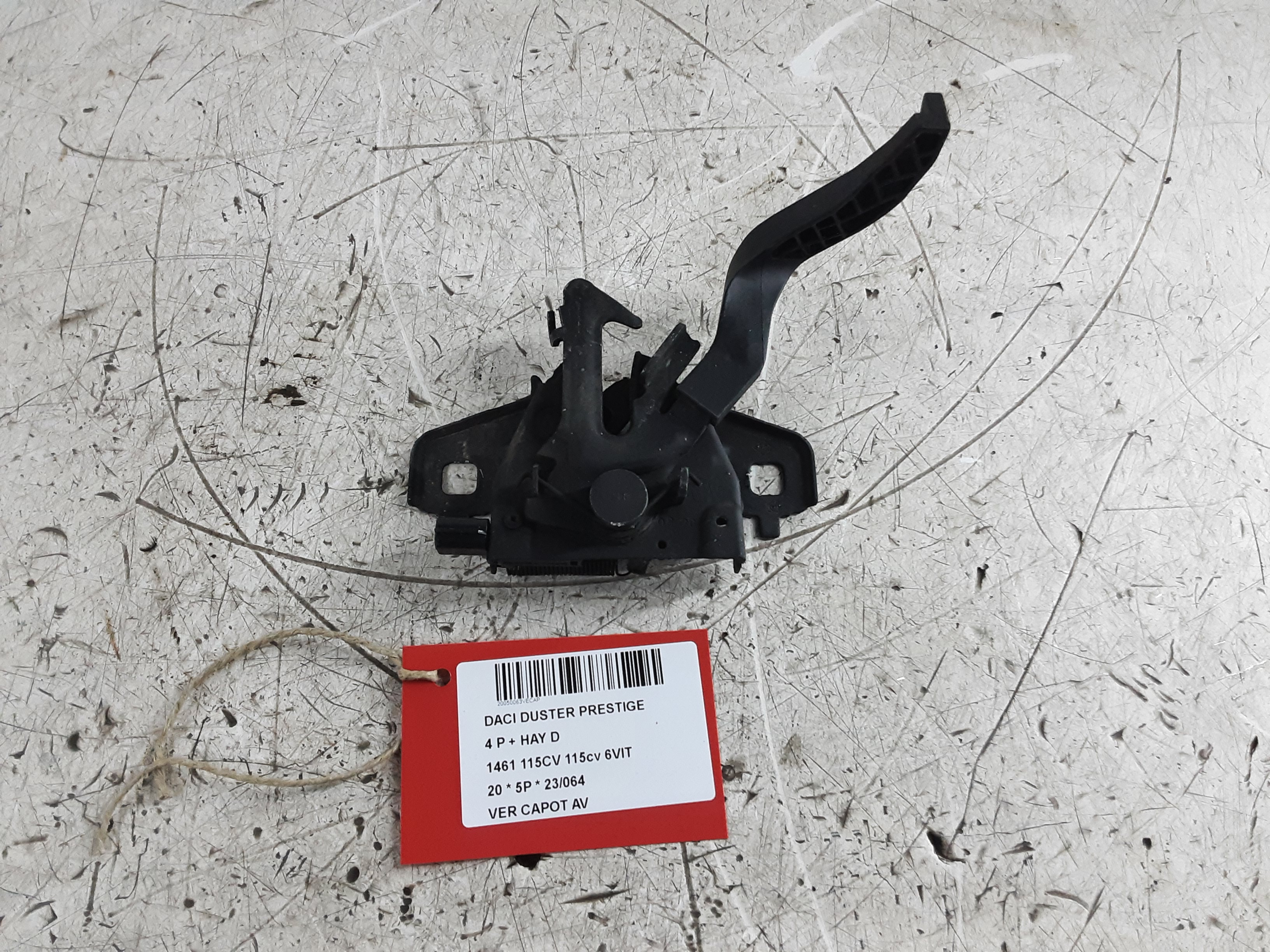 DRUKVEER MOTORKAP Dacia DUSTER 1/18+