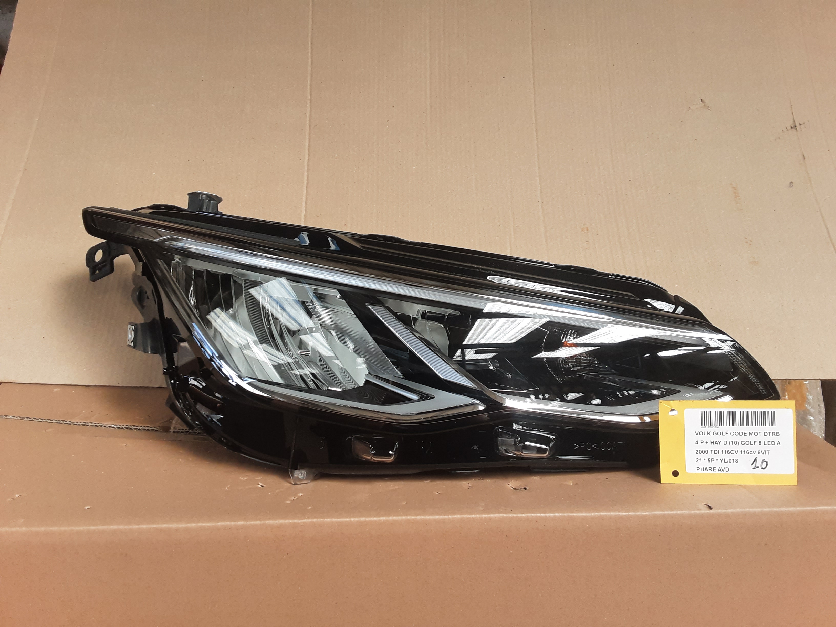 PHARE AVANT DROIT Vw GOLF VIII 2/20+