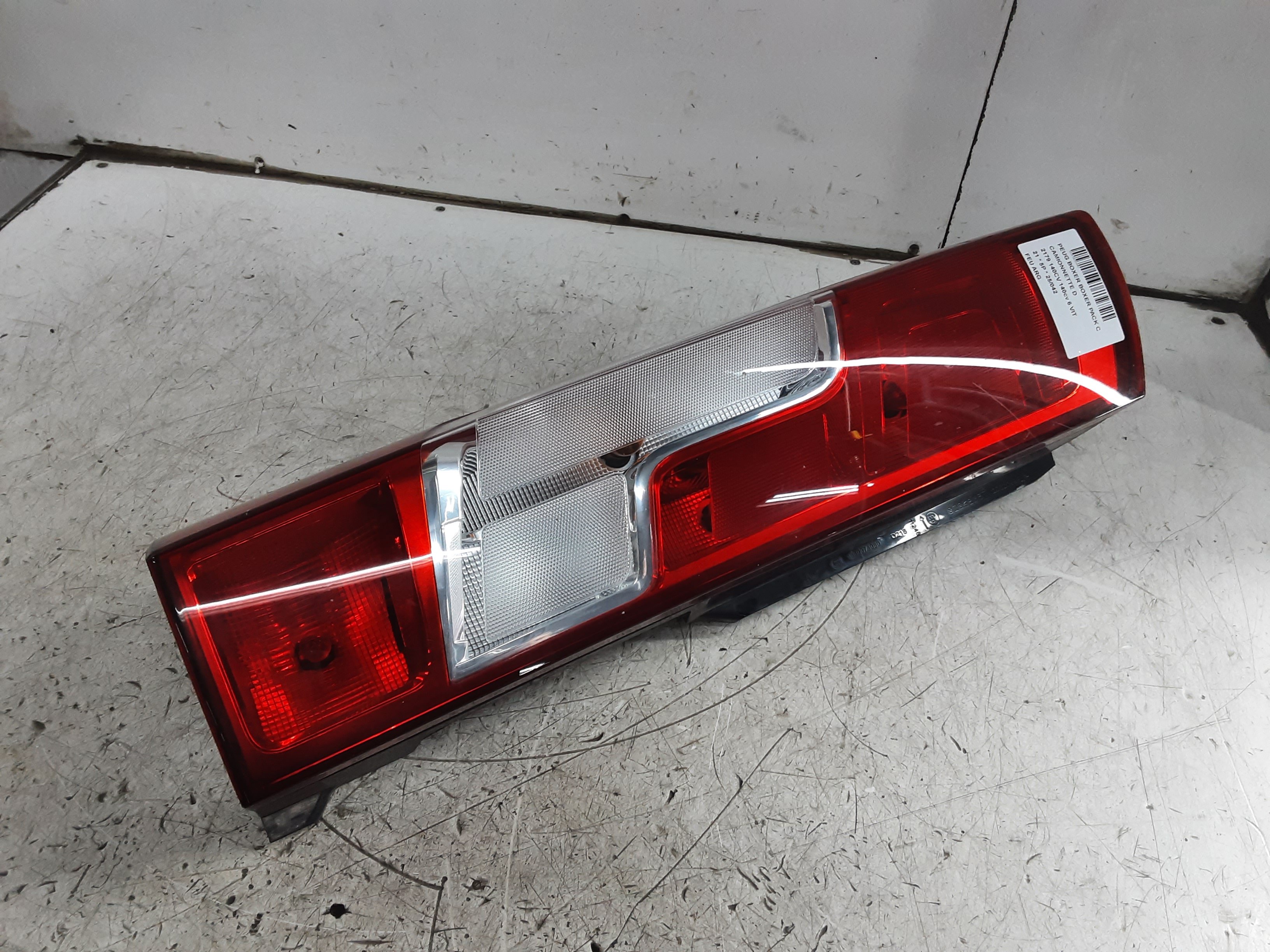 FEU ARRIERE GAUCHE Peugeot BOXER 14+