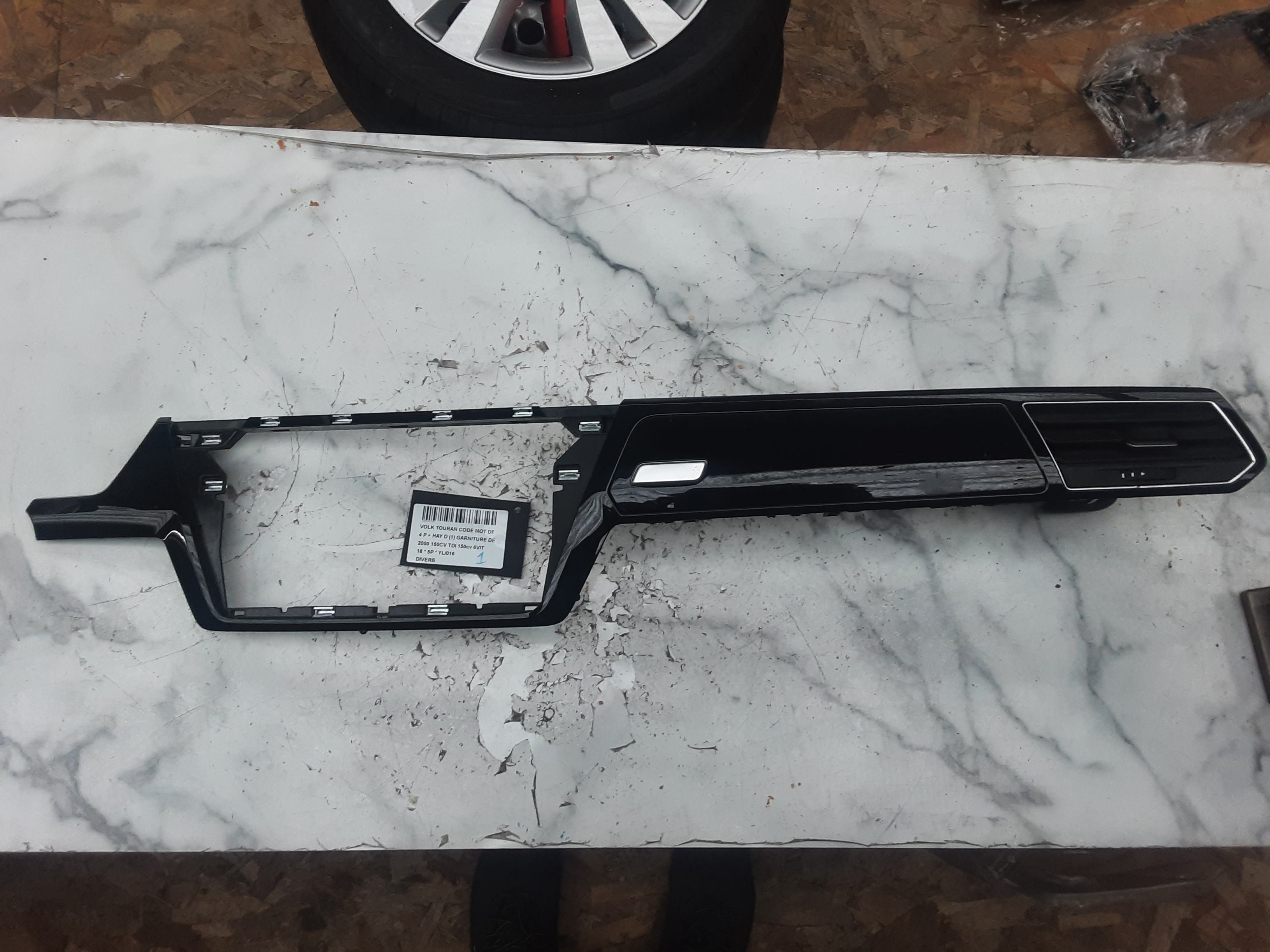 DIVERS Vw TOURAN 09/15+