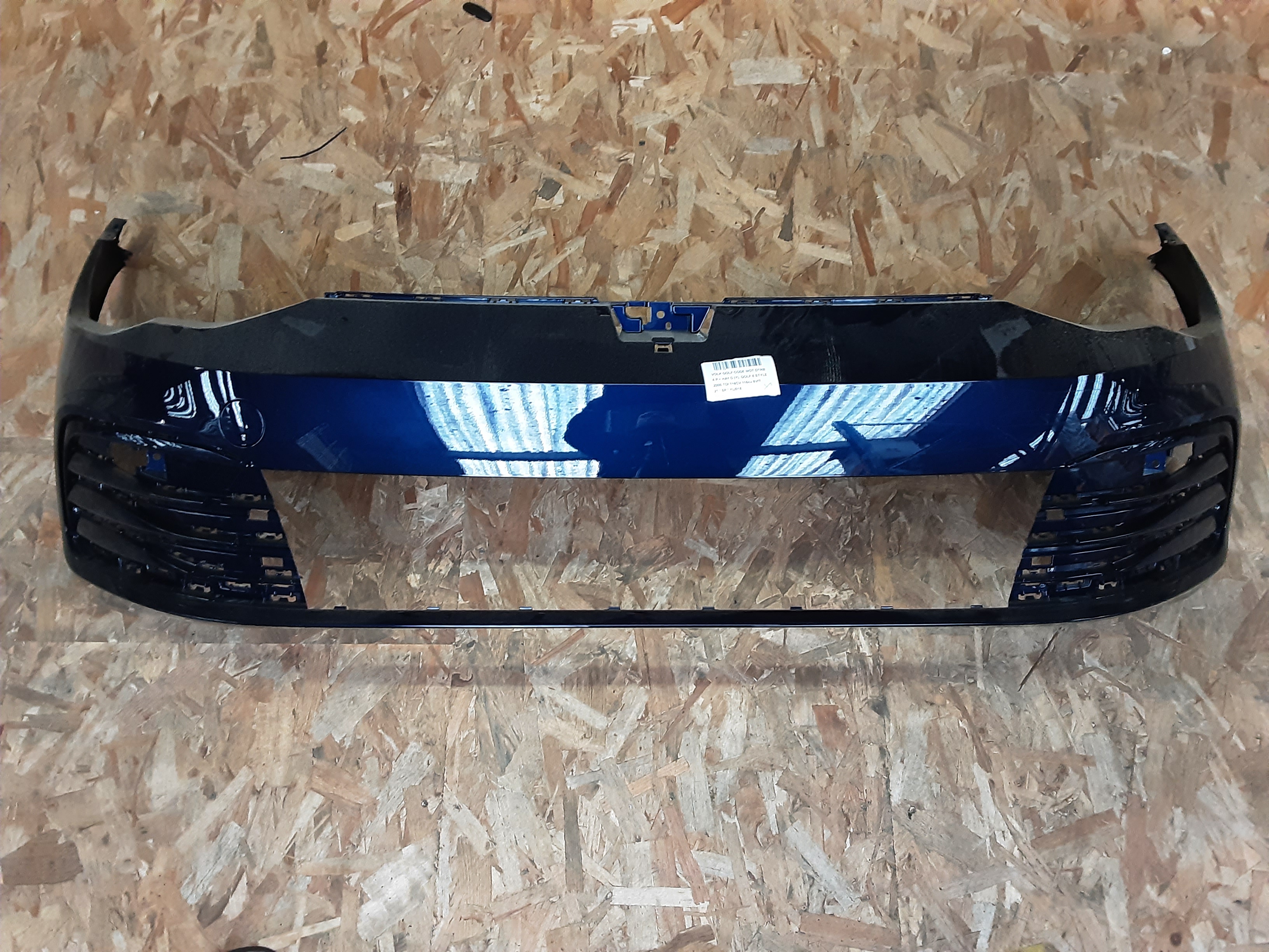 VOORBUMPER Vw GOLF VIII 2/20+