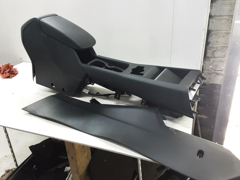 MIDDENCONSOLE Vw TIGUAN (4) 9/23+