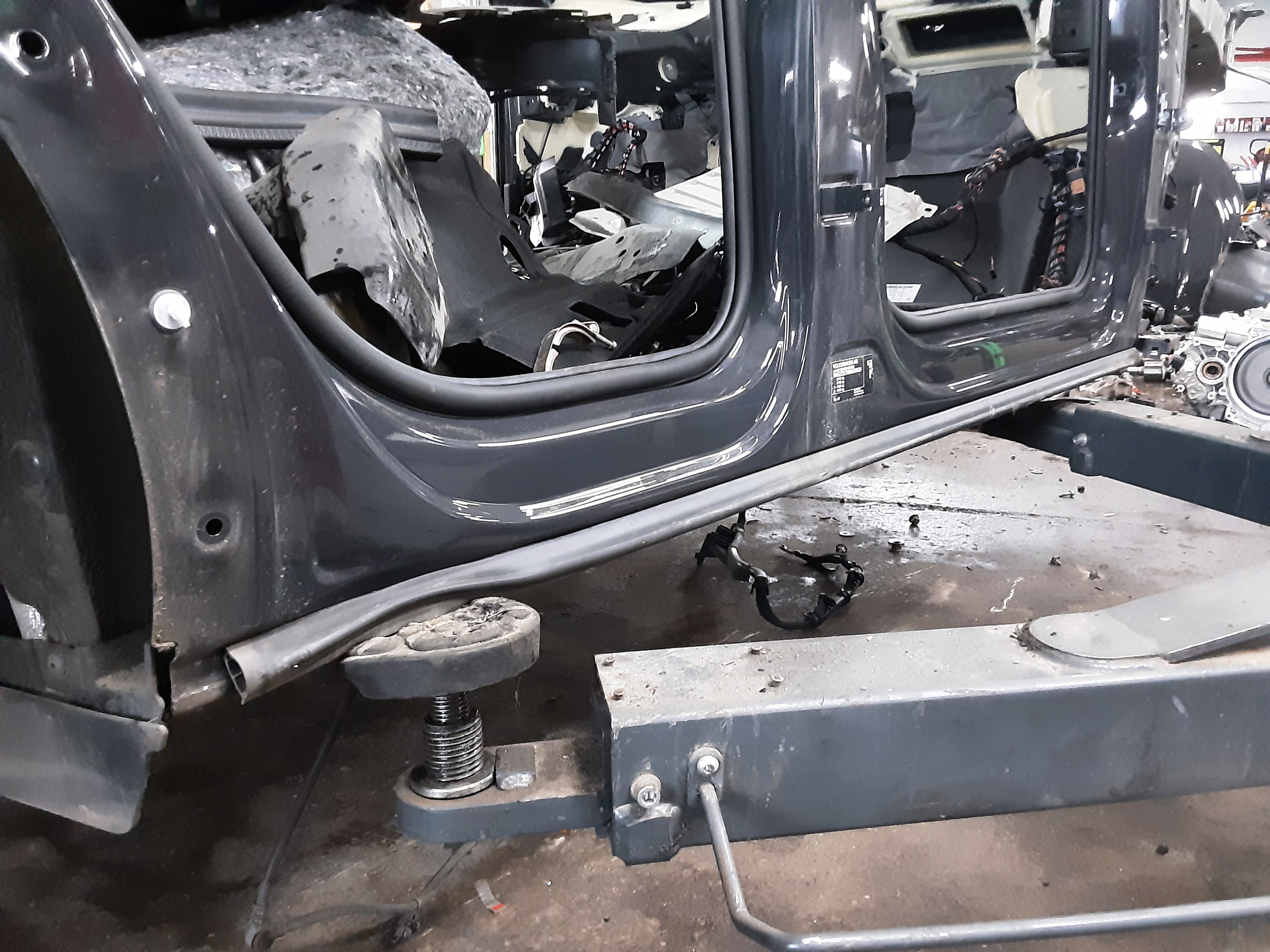 DREMPEL RECHTS Vw TIGUAN (4) 9/23+