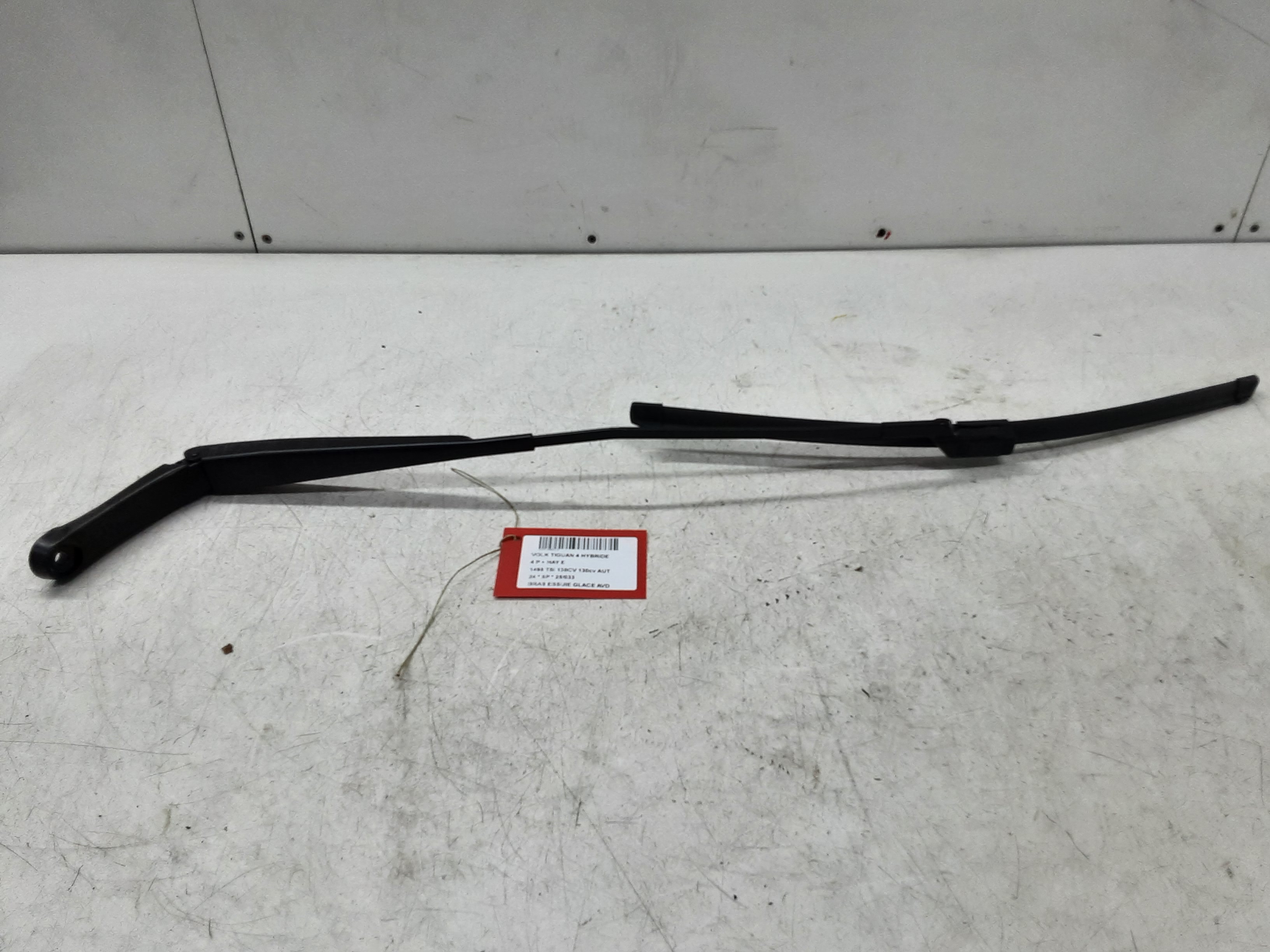 RIGHT FRONT WIPER ARM