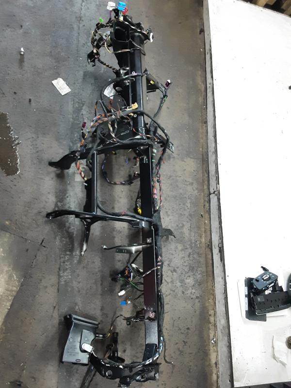 RENFORT DE TABLEAU DE BORD Audi A4 09/19 - 25