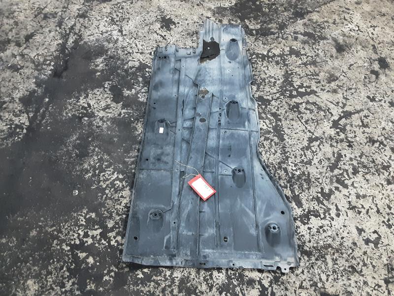 PLASTIEKE BESCHERMPLAAT ONDER AUTO LINKS Vw T-ROC 10/17 - 4/22