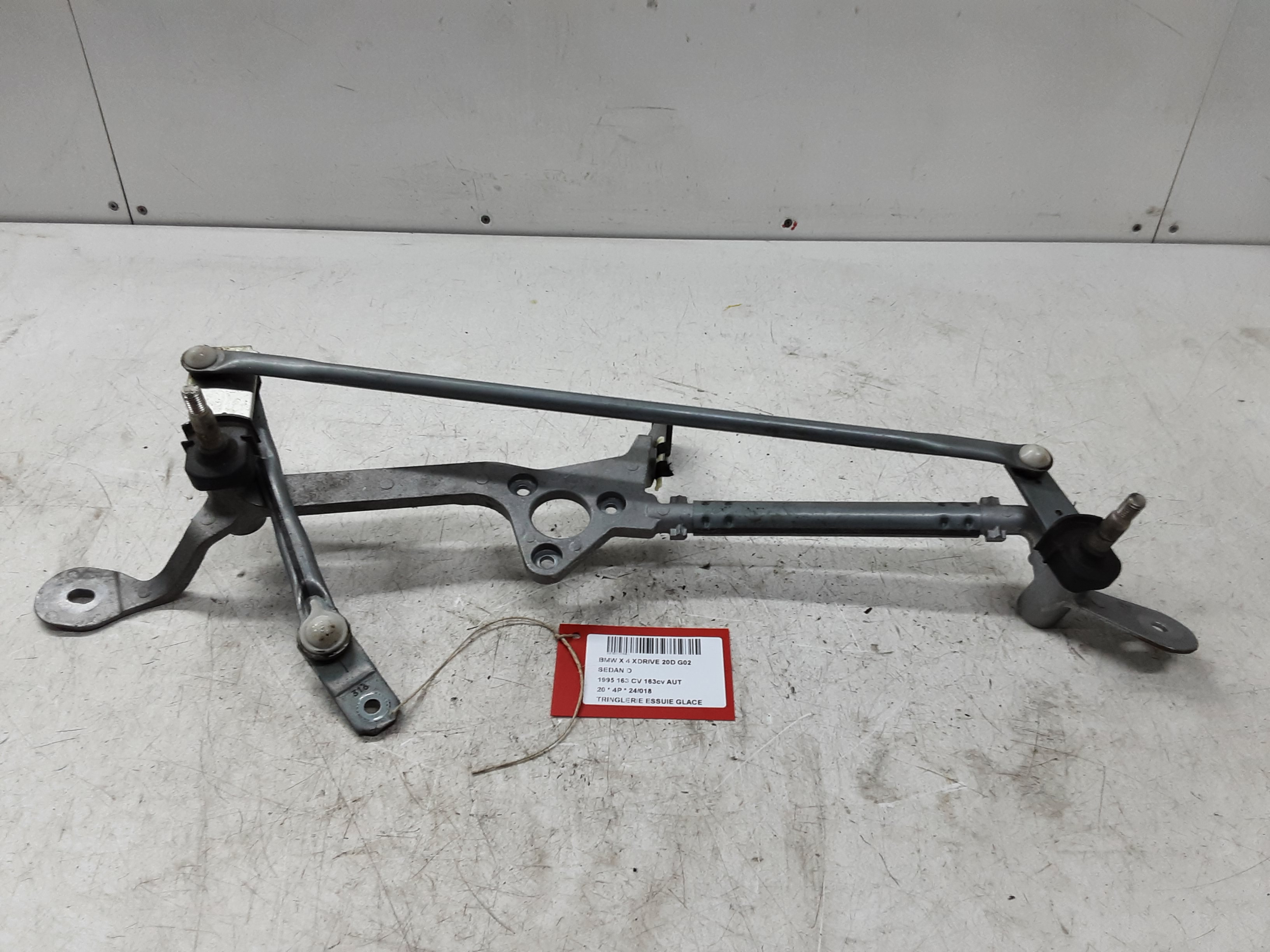 TRINGLERIE D'ESSUIE-GLACE