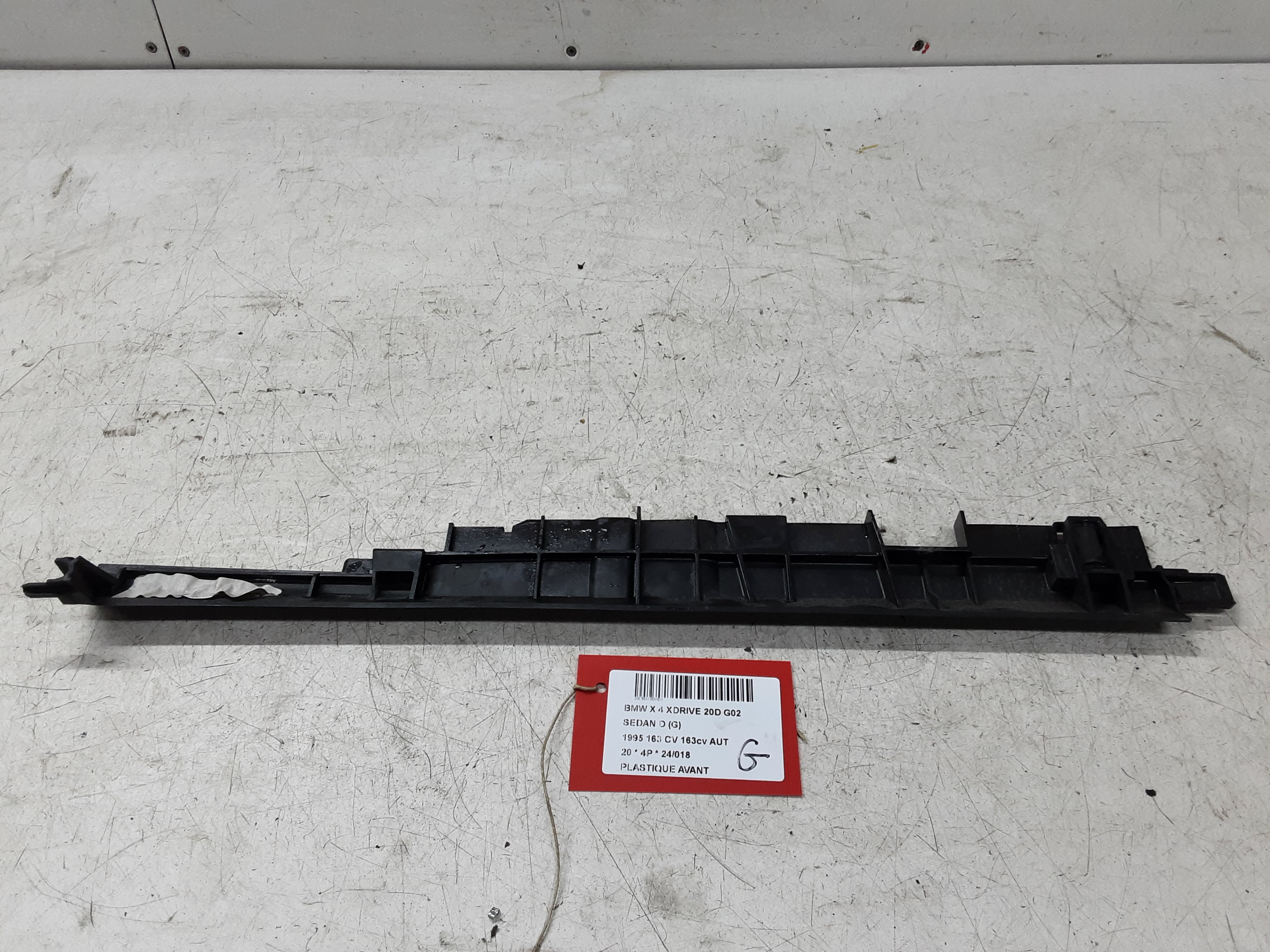 VORDERSEITE AUS KUNSTSTOFF