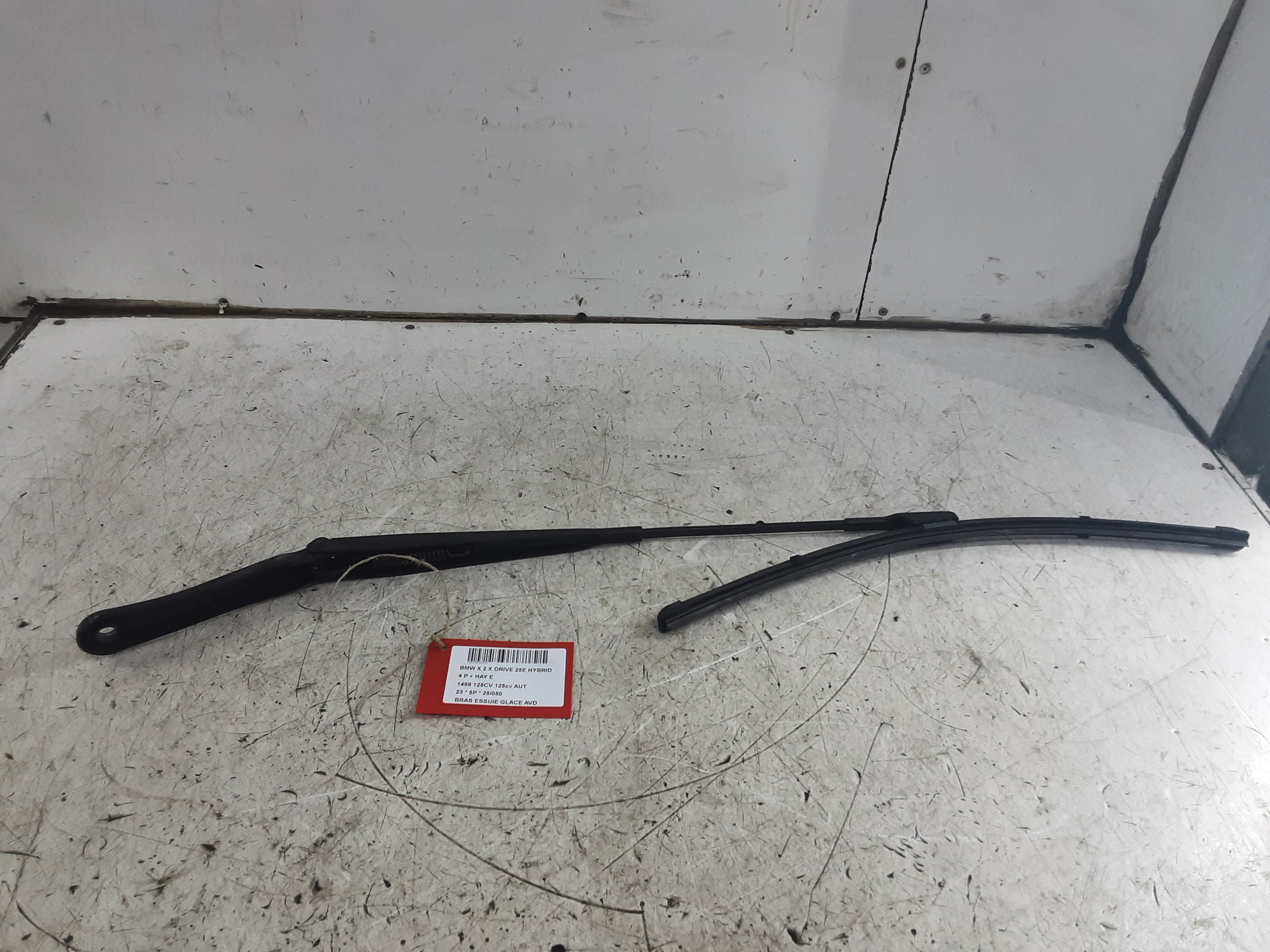 RIGHT FRONT WIPER ARM