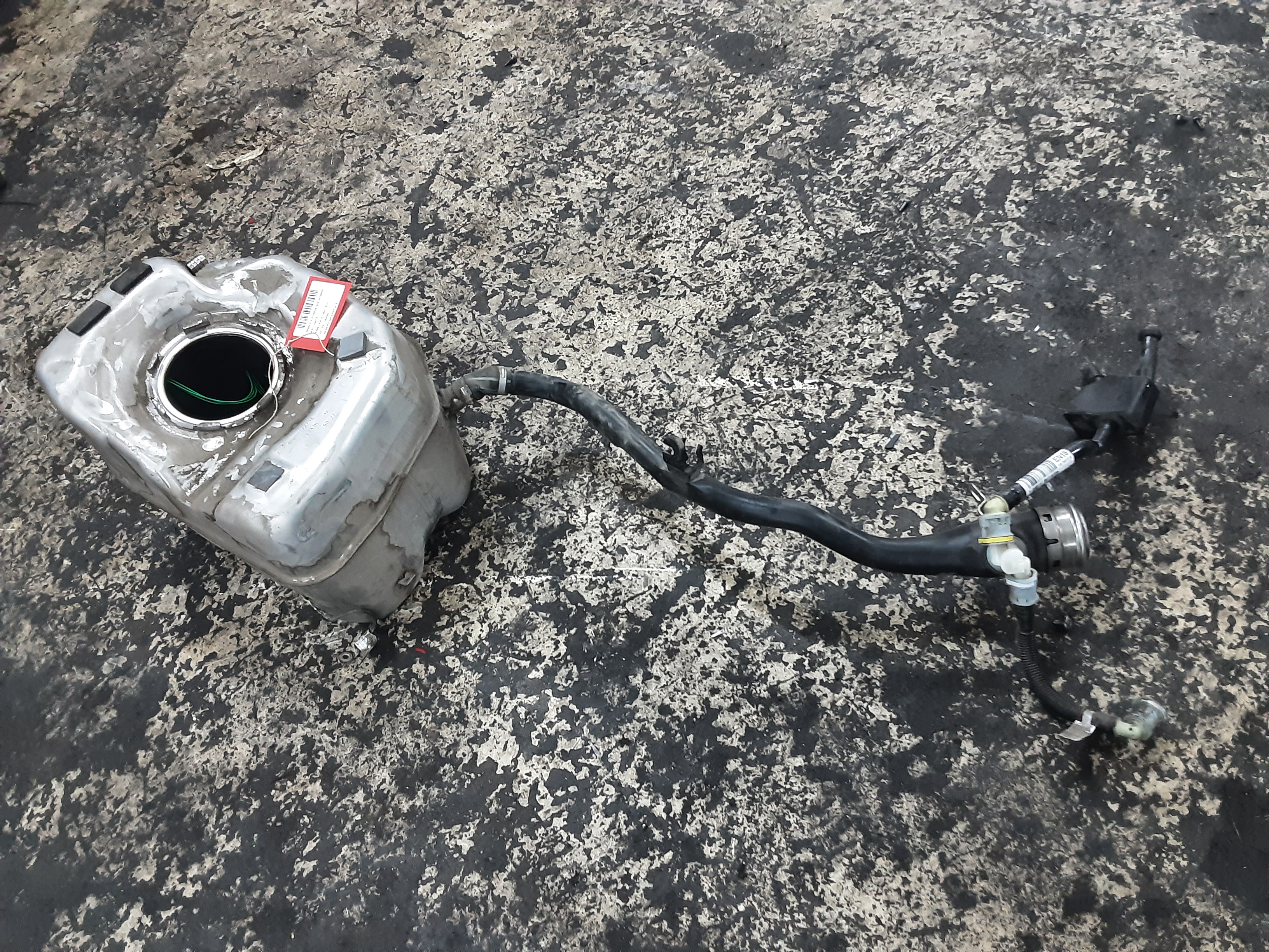 BRANDSTOFTANK BENZINE