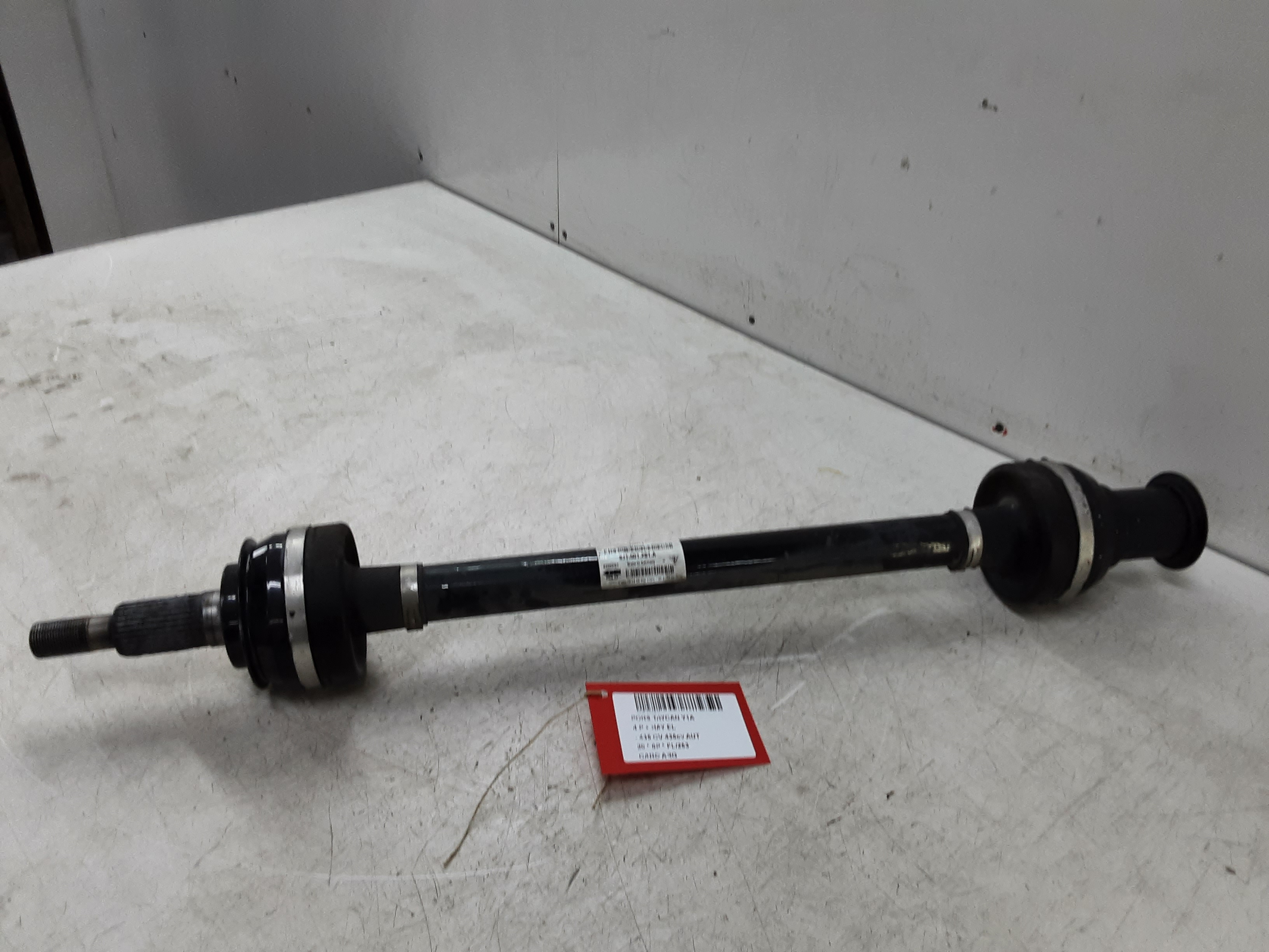 AANDRIJFAS ACHTER LINKS