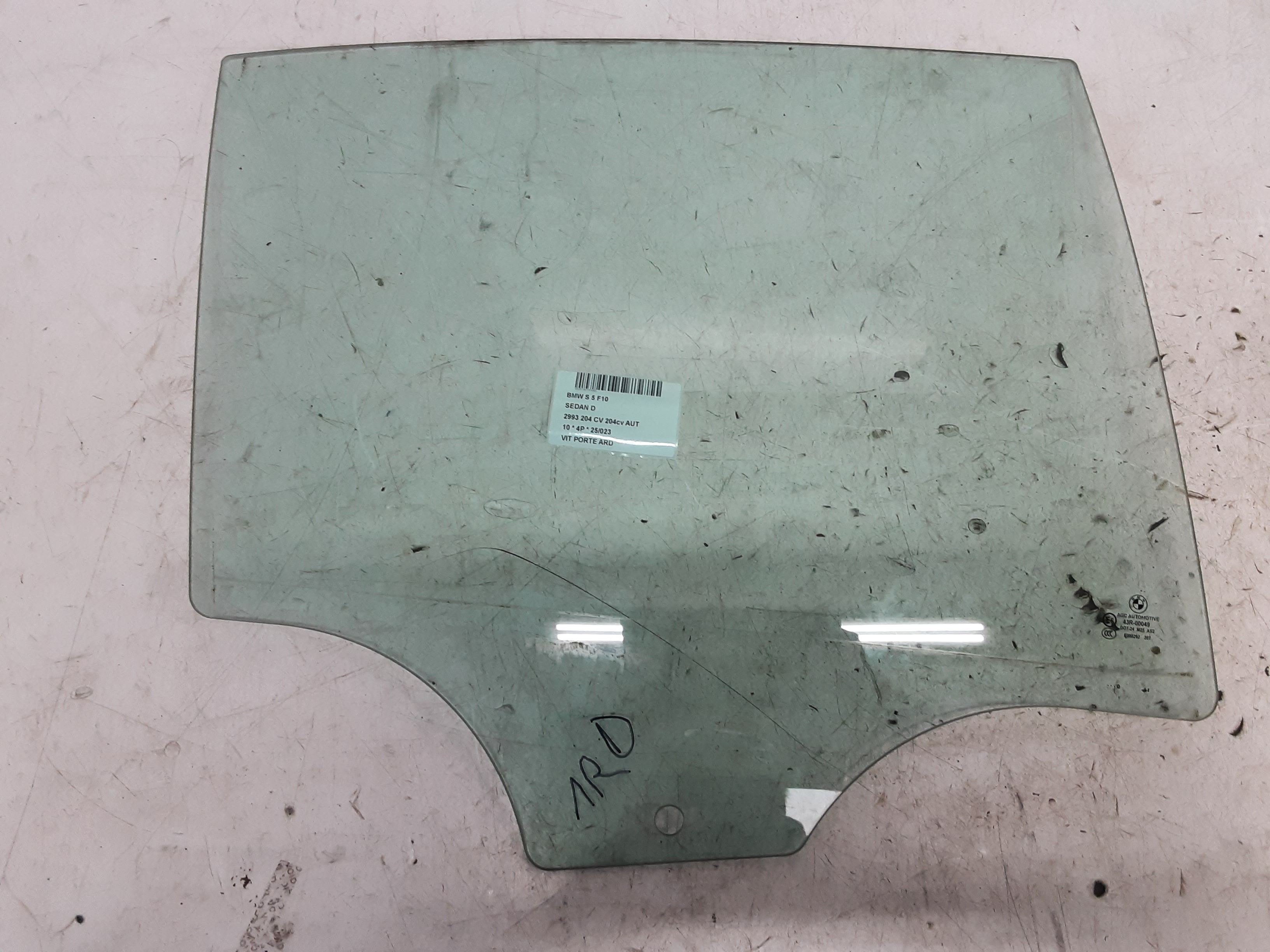 RIGHT REAR DOOR WINDOW