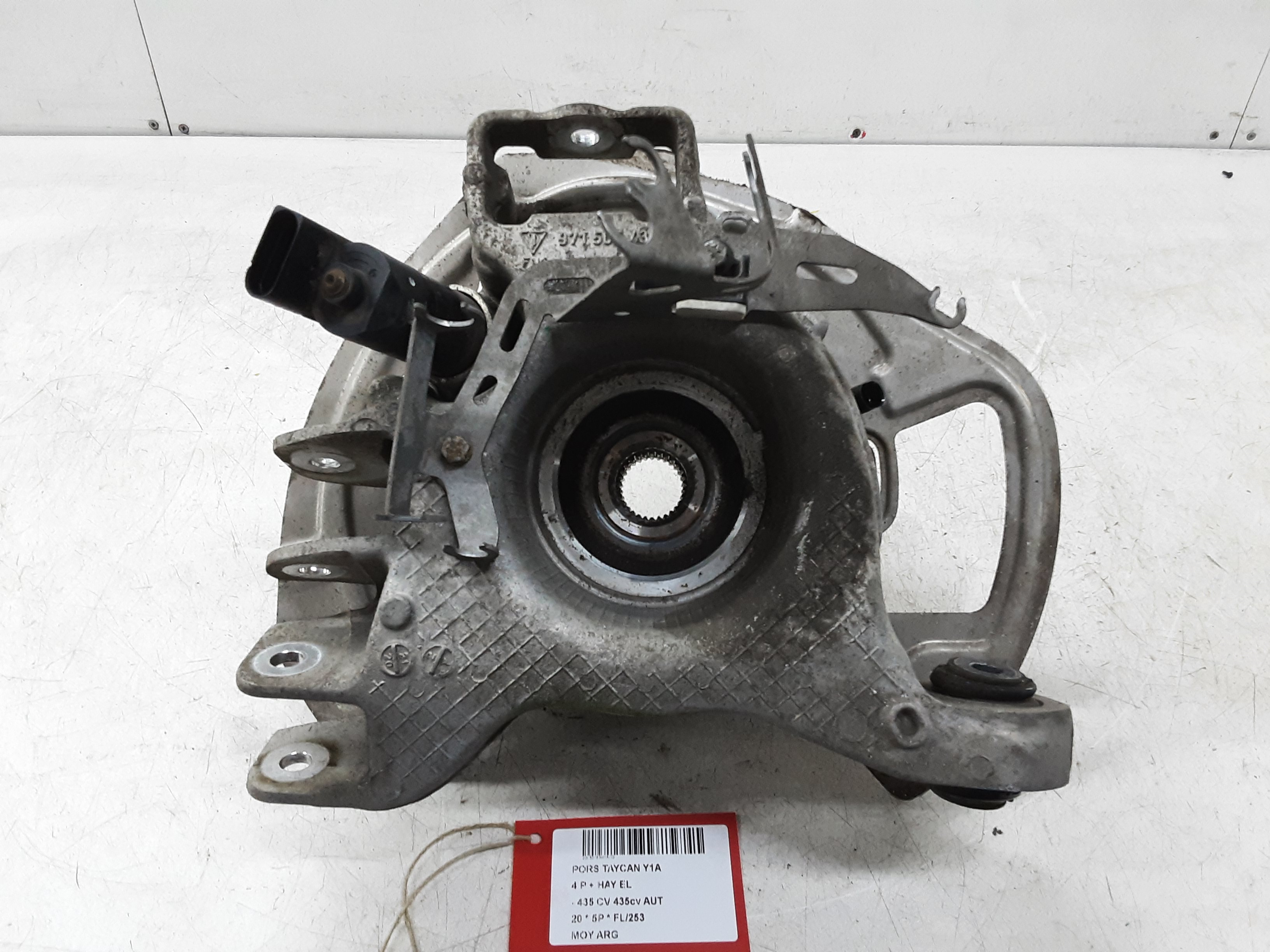 REAR HUB LEFT