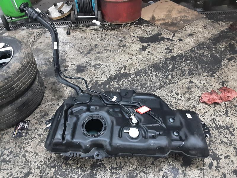 BRANDSTOFTANK BENZINE Dacia DUSTER 1/24+