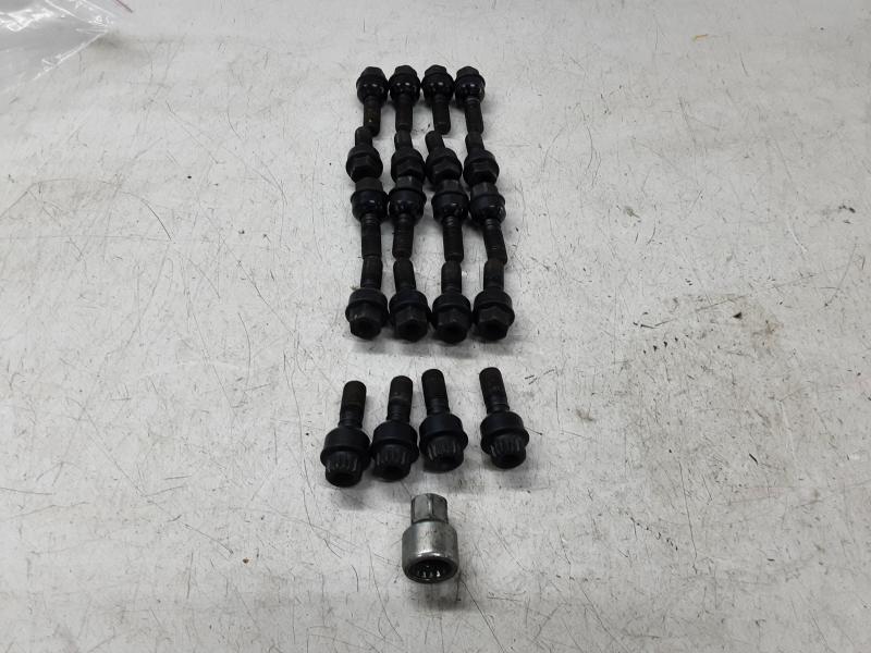 KIT BOULON ROUE Porsche TAYCAN 4S