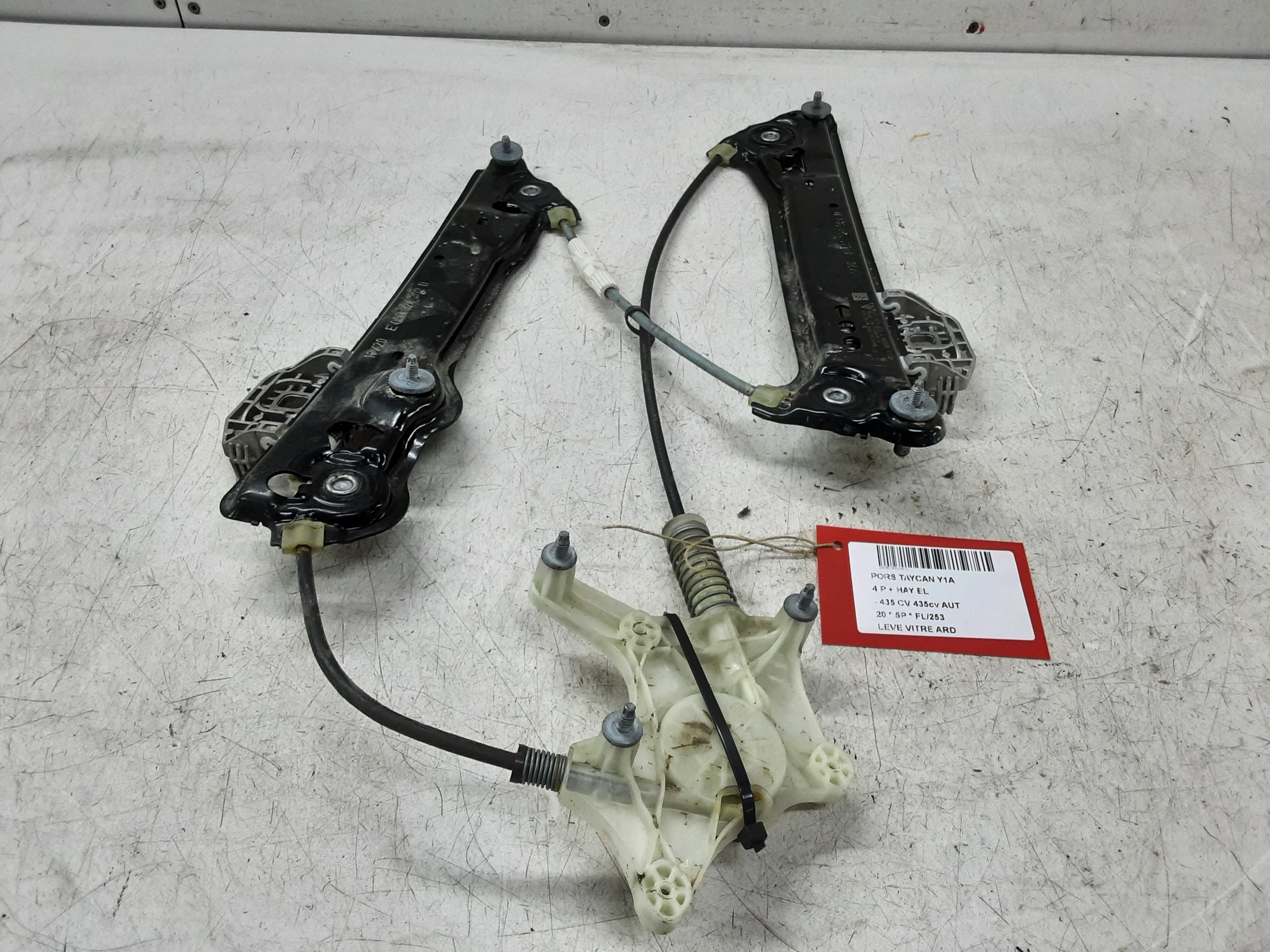 REAR RIGHT WINDOW DOOR MECHANISM