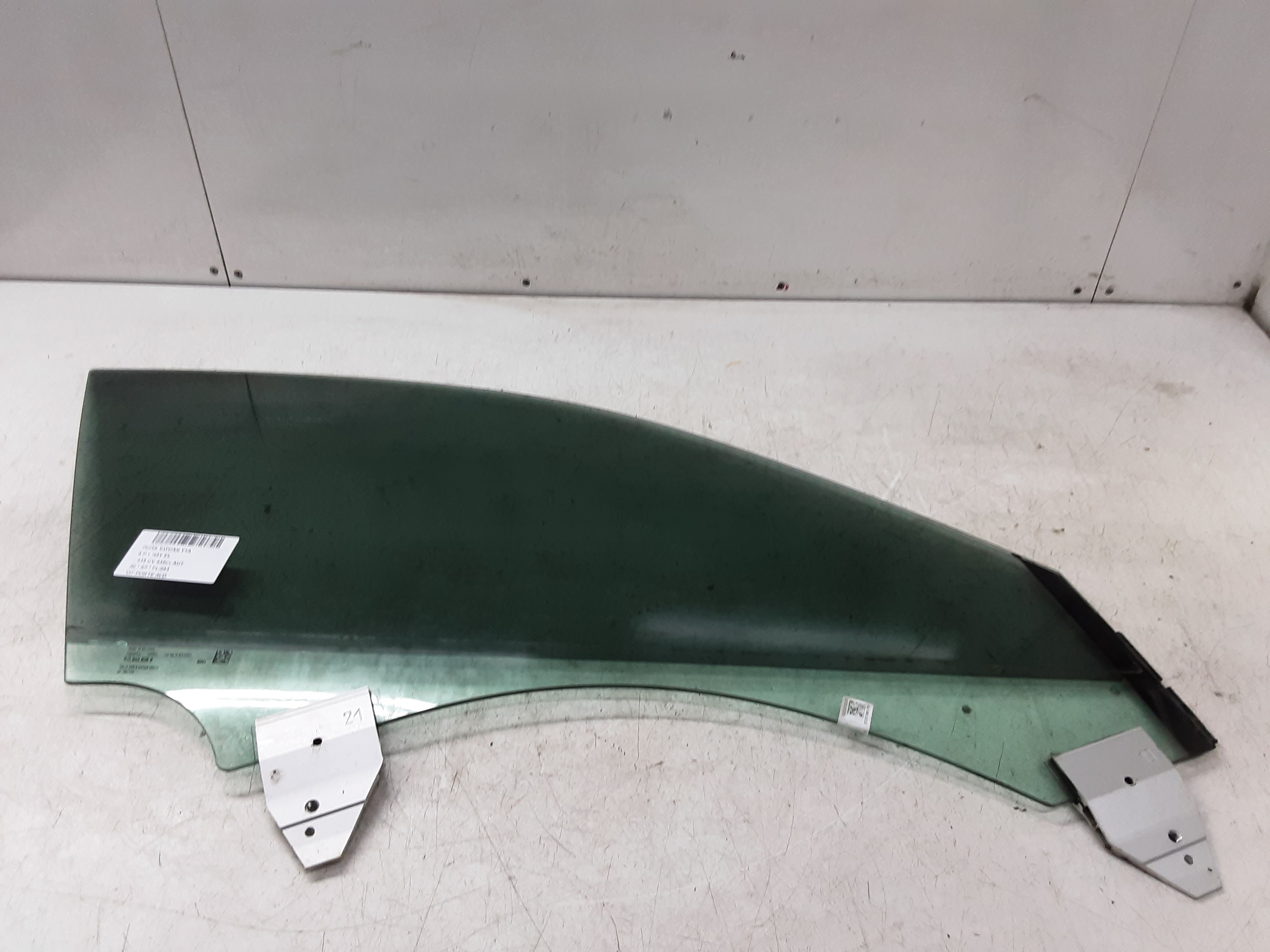 RIGHT FRONT DOOR WINDOW