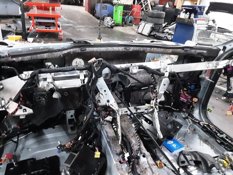 RENFORT DE TABLEAU DE BORD Porsche TAYCAN 4S