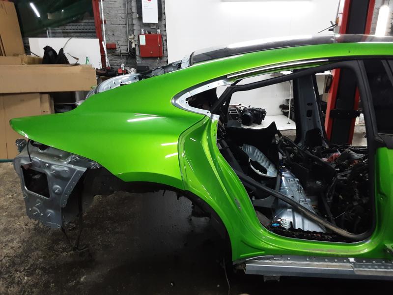 RECHTER HECKFLÜGEL Porsche TAYCAN 4S