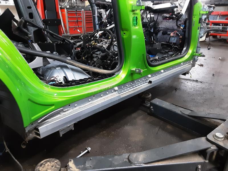 DREMPEL RECHTS Porsche TAYCAN 4S