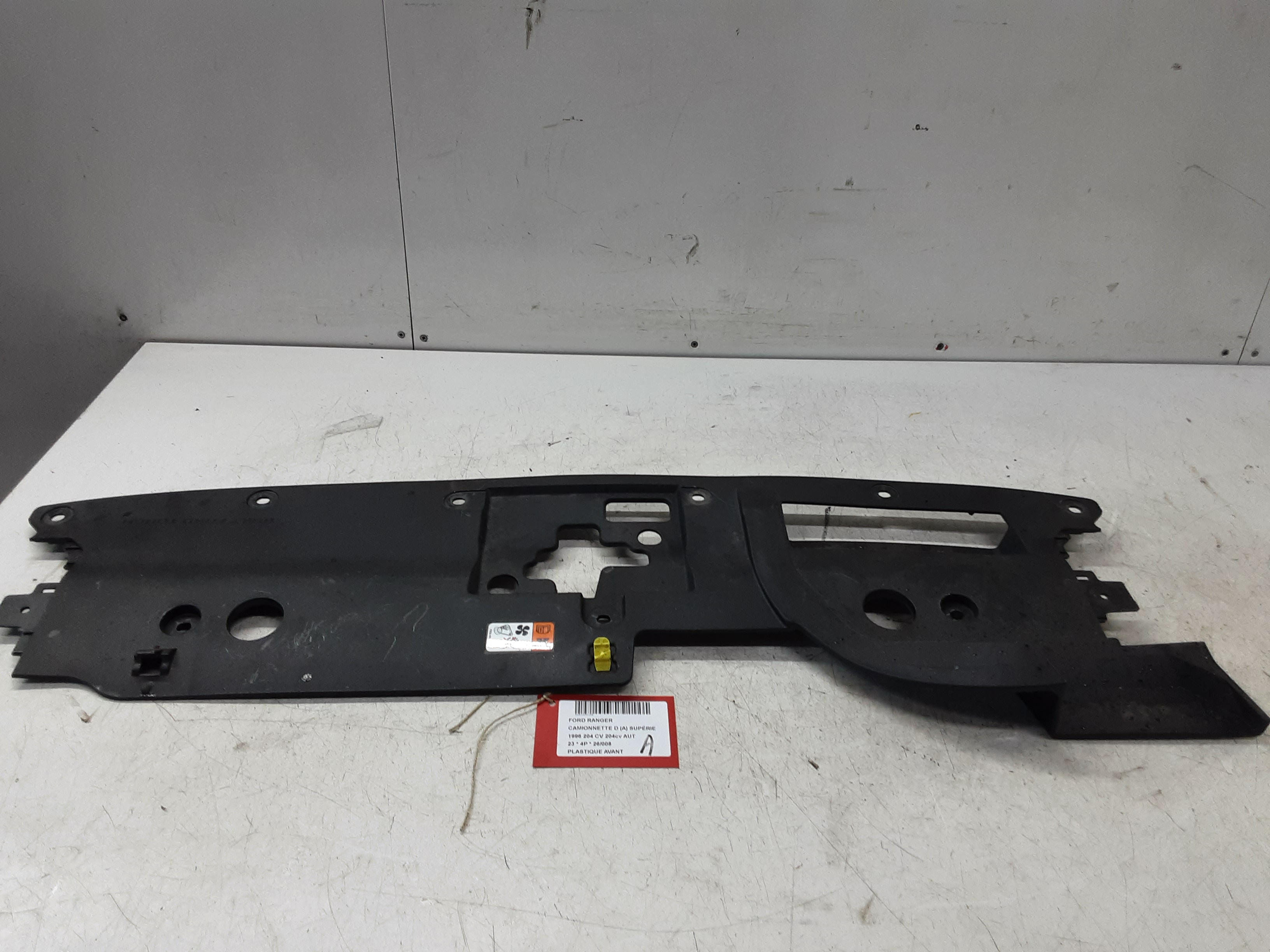 VORDERSEITE AUS KUNSTSTOFF