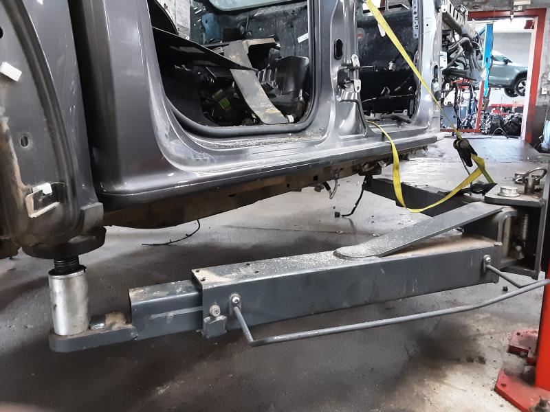 DREMPEL RECHTS Ford RANGER (3) 02/19+ 2ème FaceLift