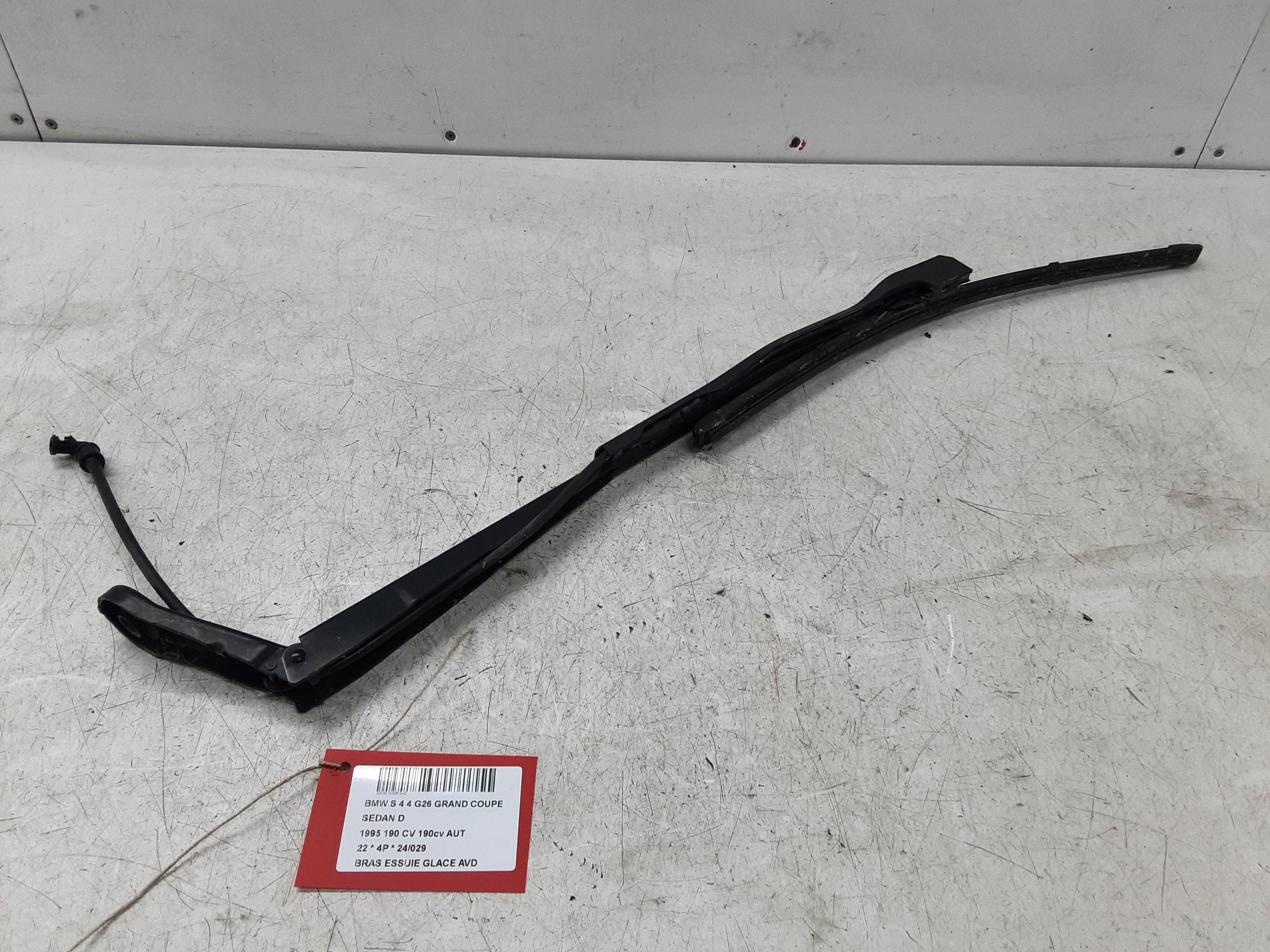 RUITENWISSERARM RECHTS VOOR